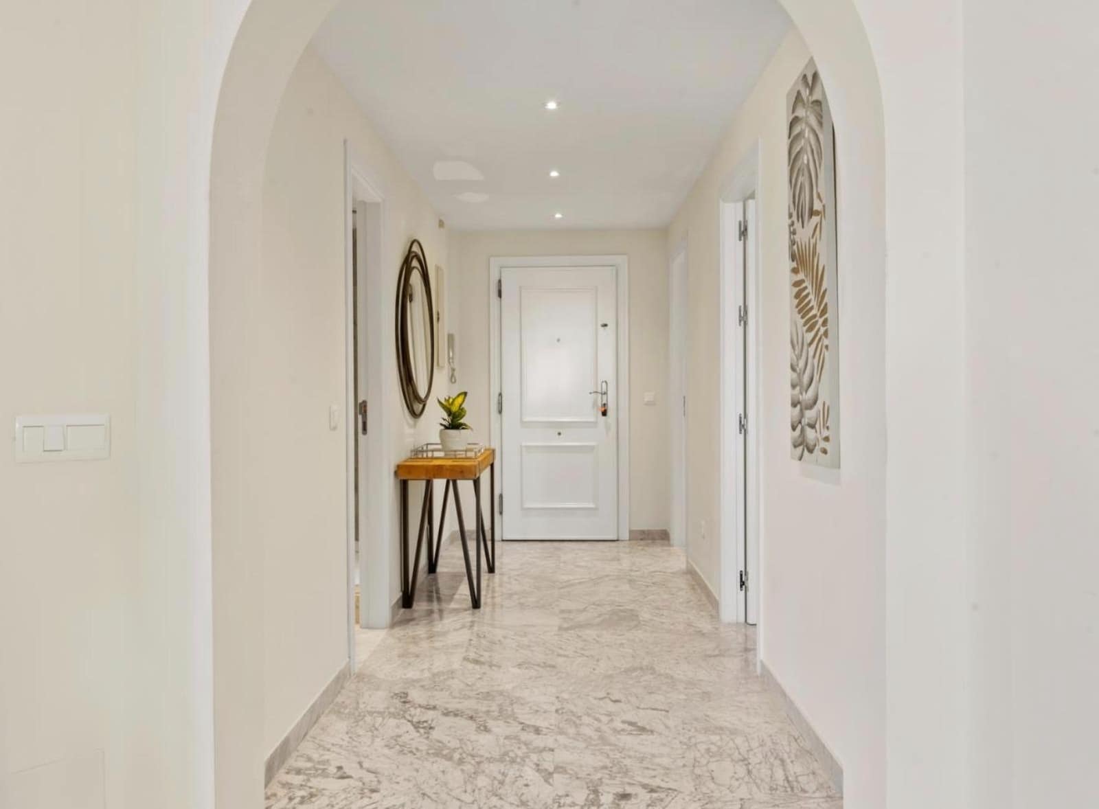 2 bedroom Apartment for sale in Marbella with pool garage - € 850,000 (Ref: 9059348)