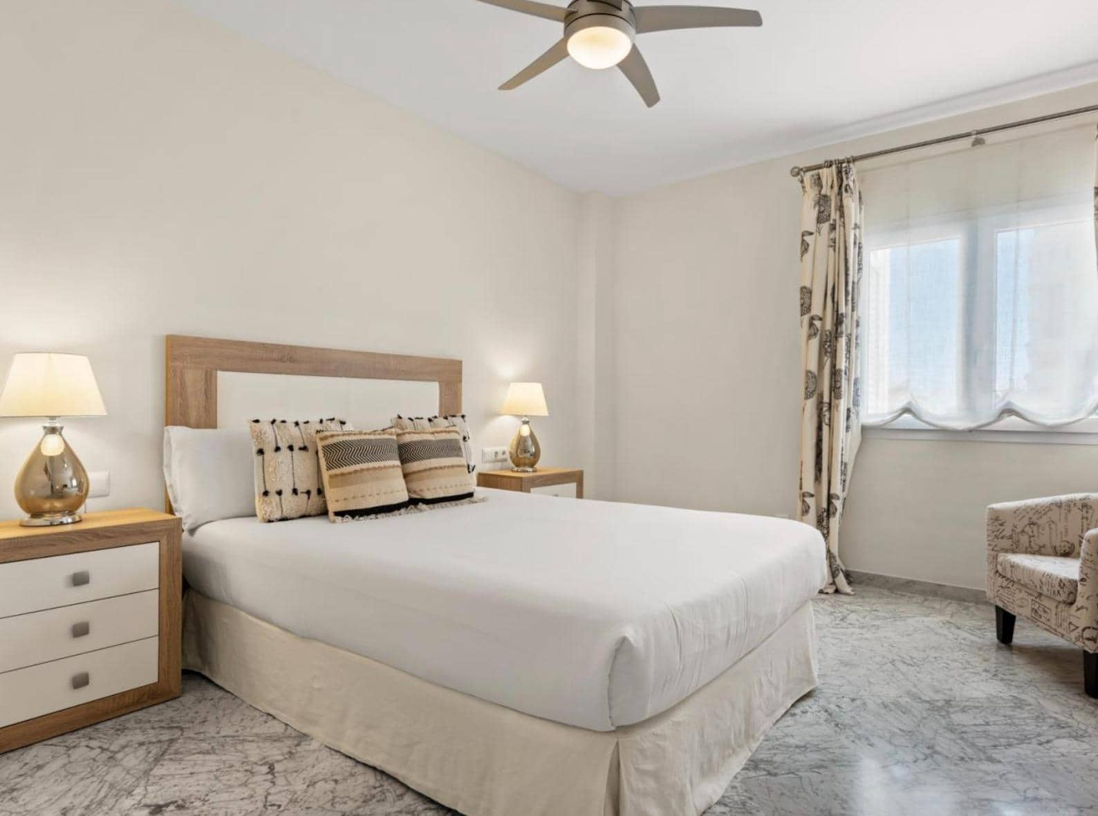 2 bedroom Apartment for sale in Marbella with pool garage - € 850,000 (Ref: 9059348)