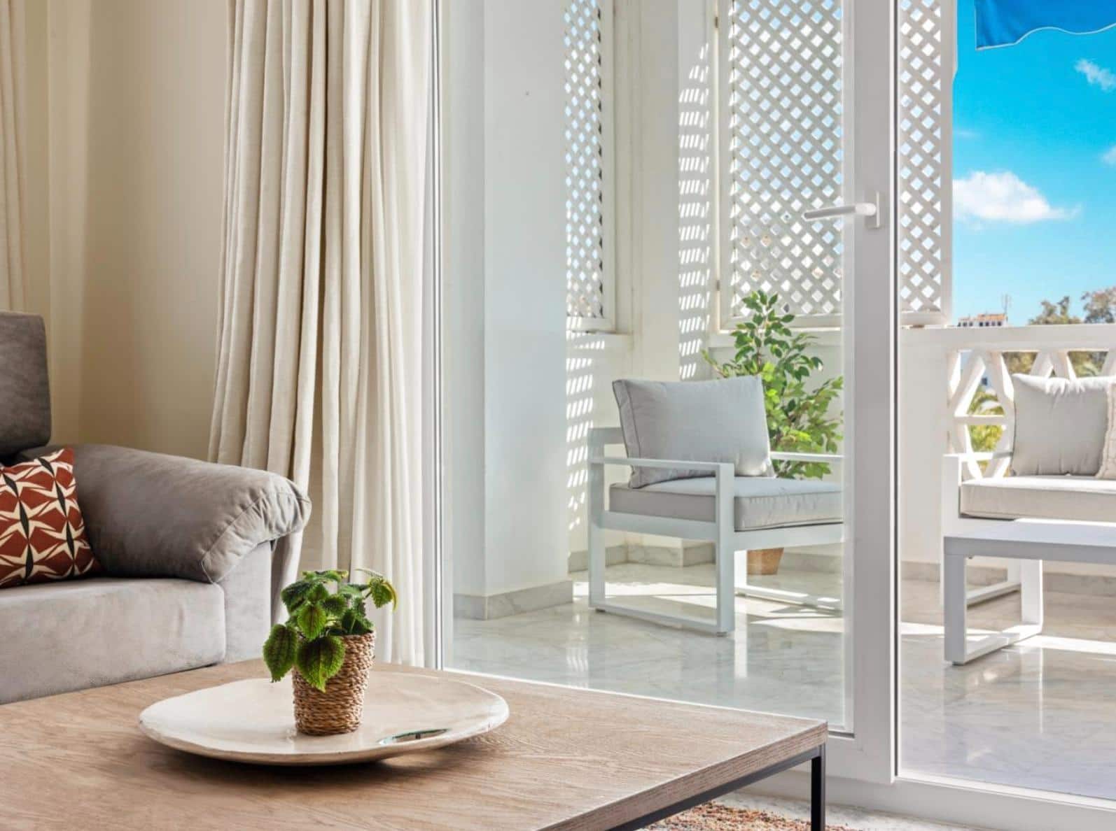 2 bedroom Apartment for sale in Marbella with pool garage - € 850,000 (Ref: 9059348)