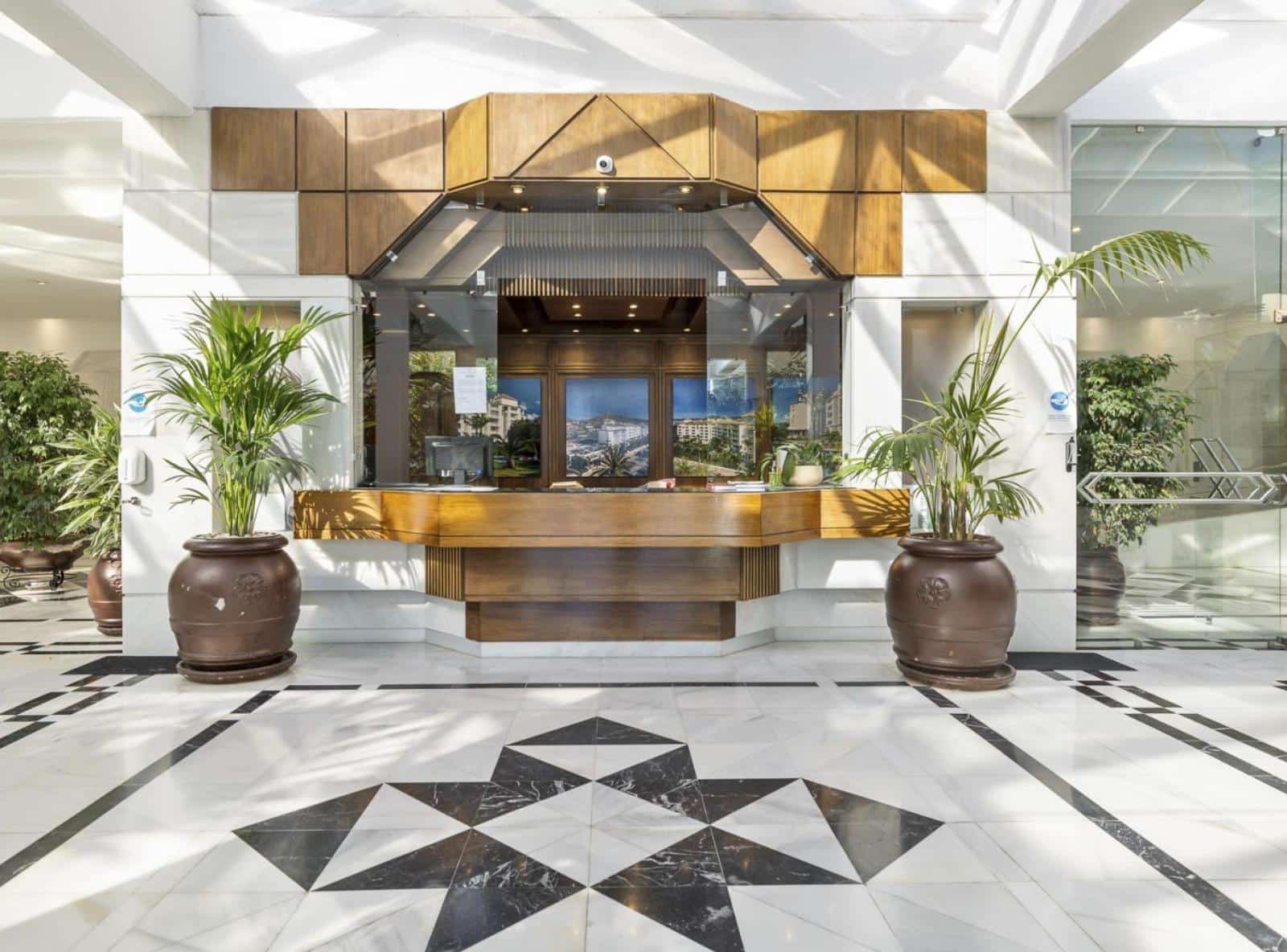 2 bedroom Apartment for sale in Marbella with pool garage - € 850,000 (Ref: 9059348)