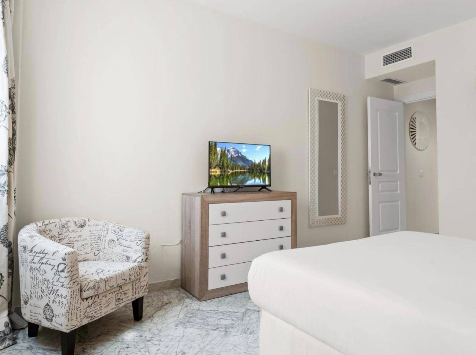 2 bedroom Apartment for sale in Marbella with pool garage - € 850,000 (Ref: 9059348)