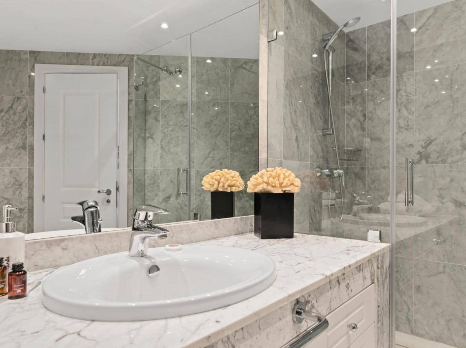 2 bedroom Apartment for sale in Marbella with pool garage - € 850,000 (Ref: 9059348)