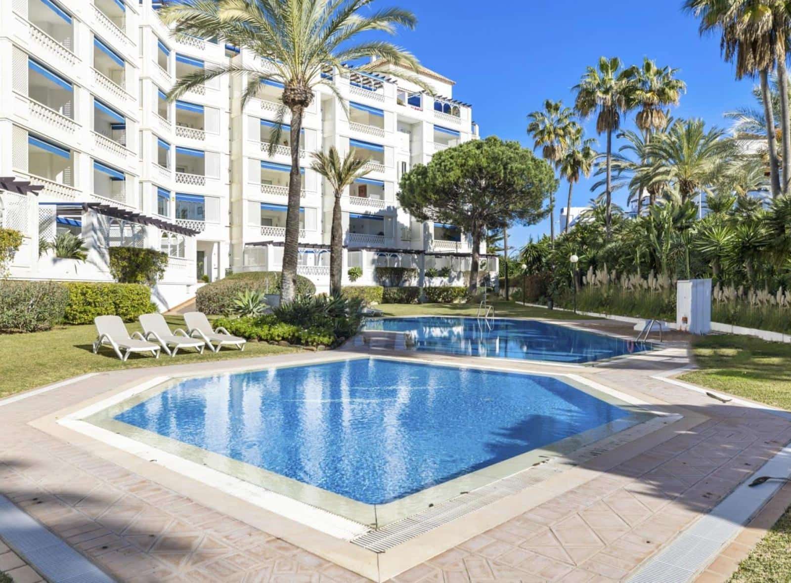 2 bedroom Apartment for sale in Marbella with pool garage - € 850,000 (Ref: 9059348)