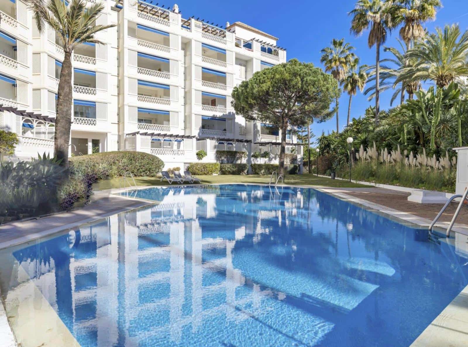 2 bedroom Apartment for sale in Marbella with pool garage - € 850,000 (Ref: 9059348)