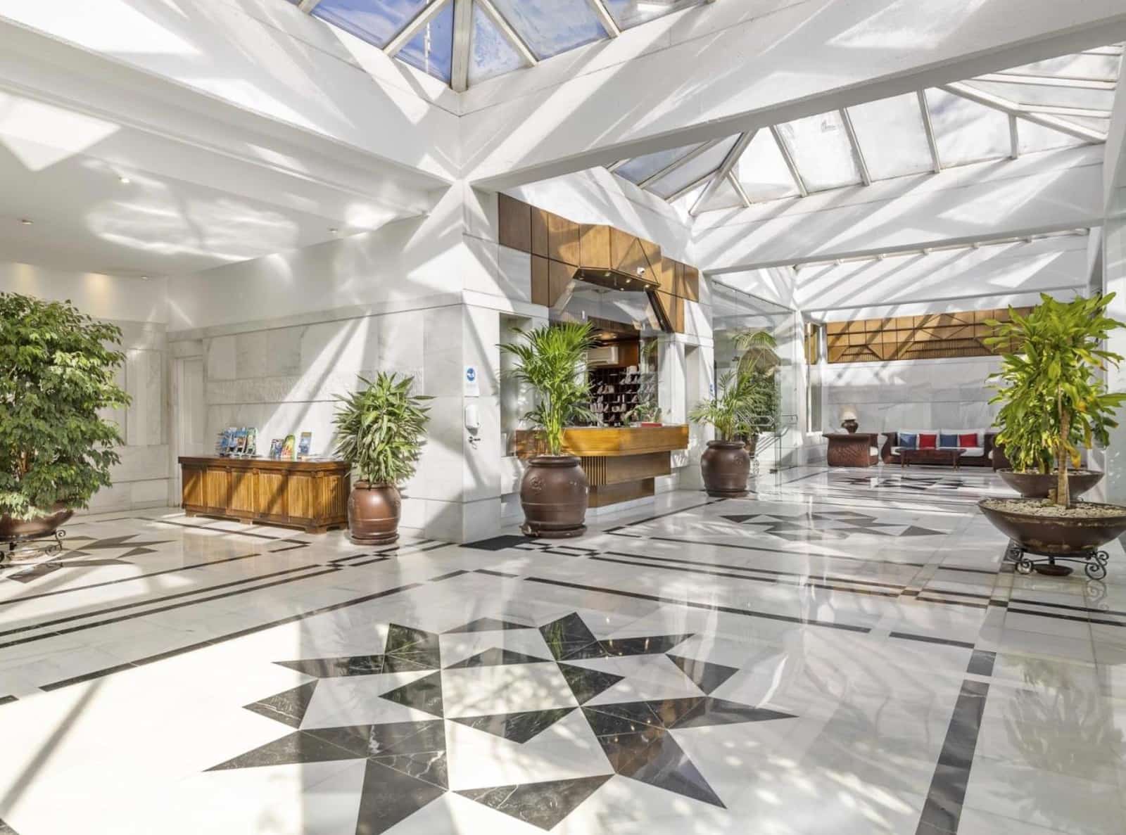 2 bedroom Apartment for sale in Marbella with pool garage - € 850,000 (Ref: 9059348)