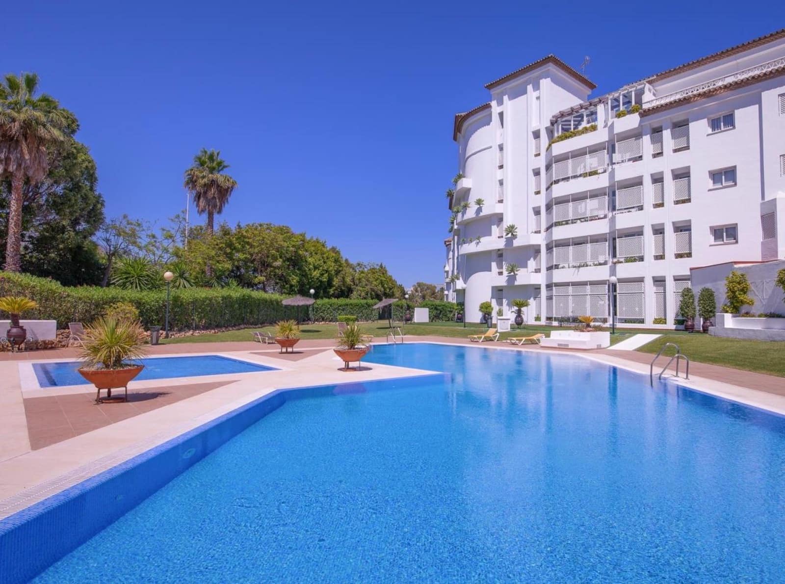 2 bedroom Apartment for sale in Marbella with pool garage - € 850,000 (Ref: 9059348)