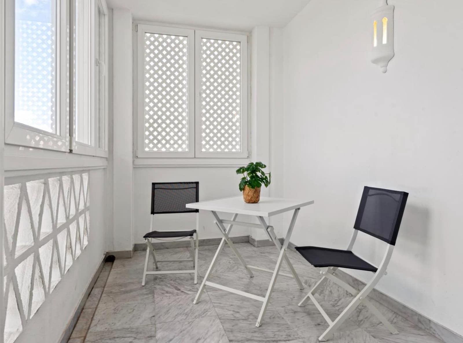 2 bedroom Apartment for sale in Marbella with pool garage - € 850,000 (Ref: 9059348)