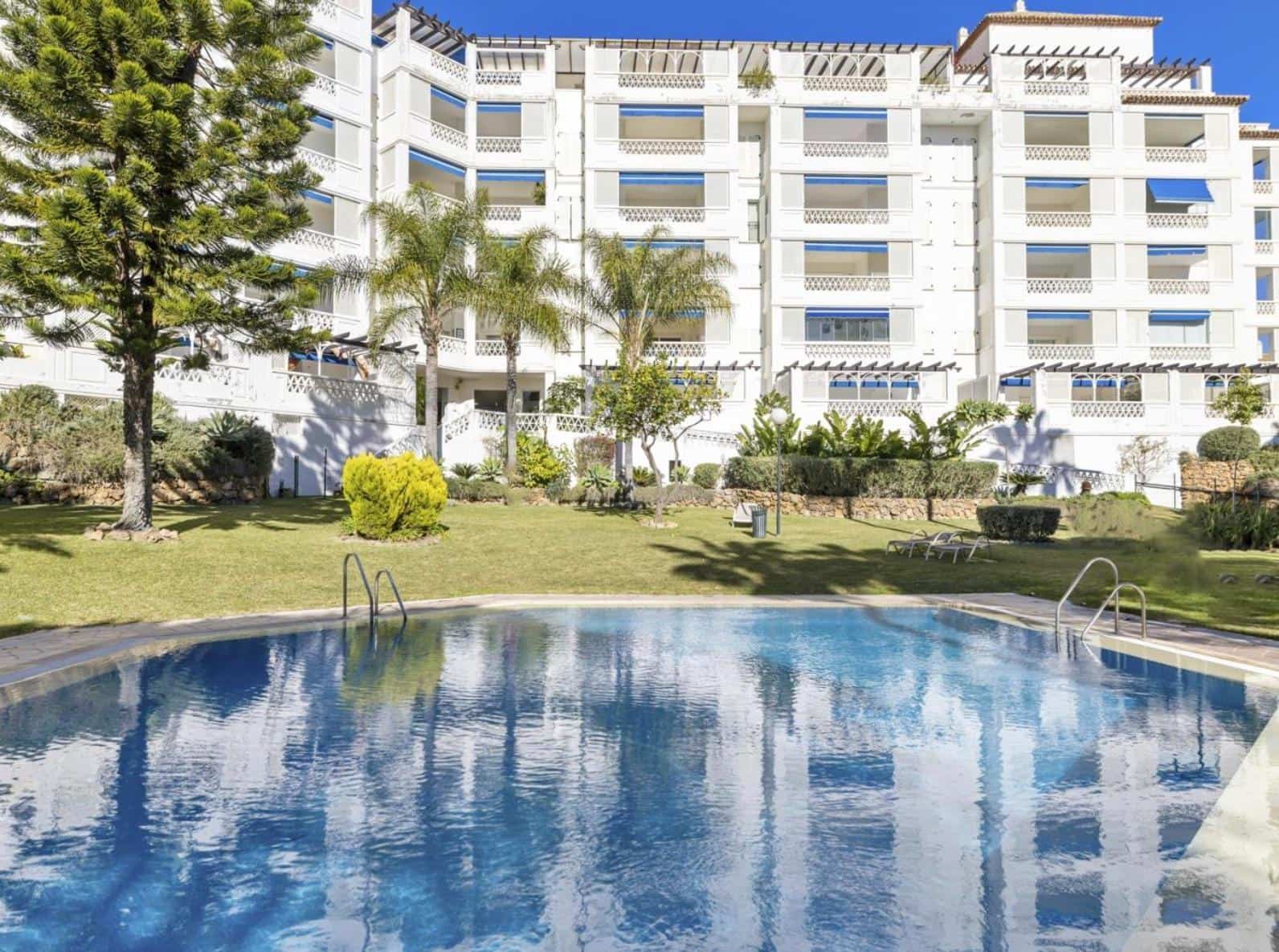 2 bedroom Apartment for sale in Marbella with pool garage - € 850,000 (Ref: 9059348)