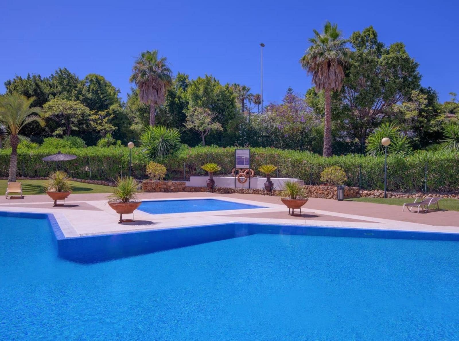 2 bedroom Apartment for sale in Marbella with pool garage - € 850,000 (Ref: 9059348)