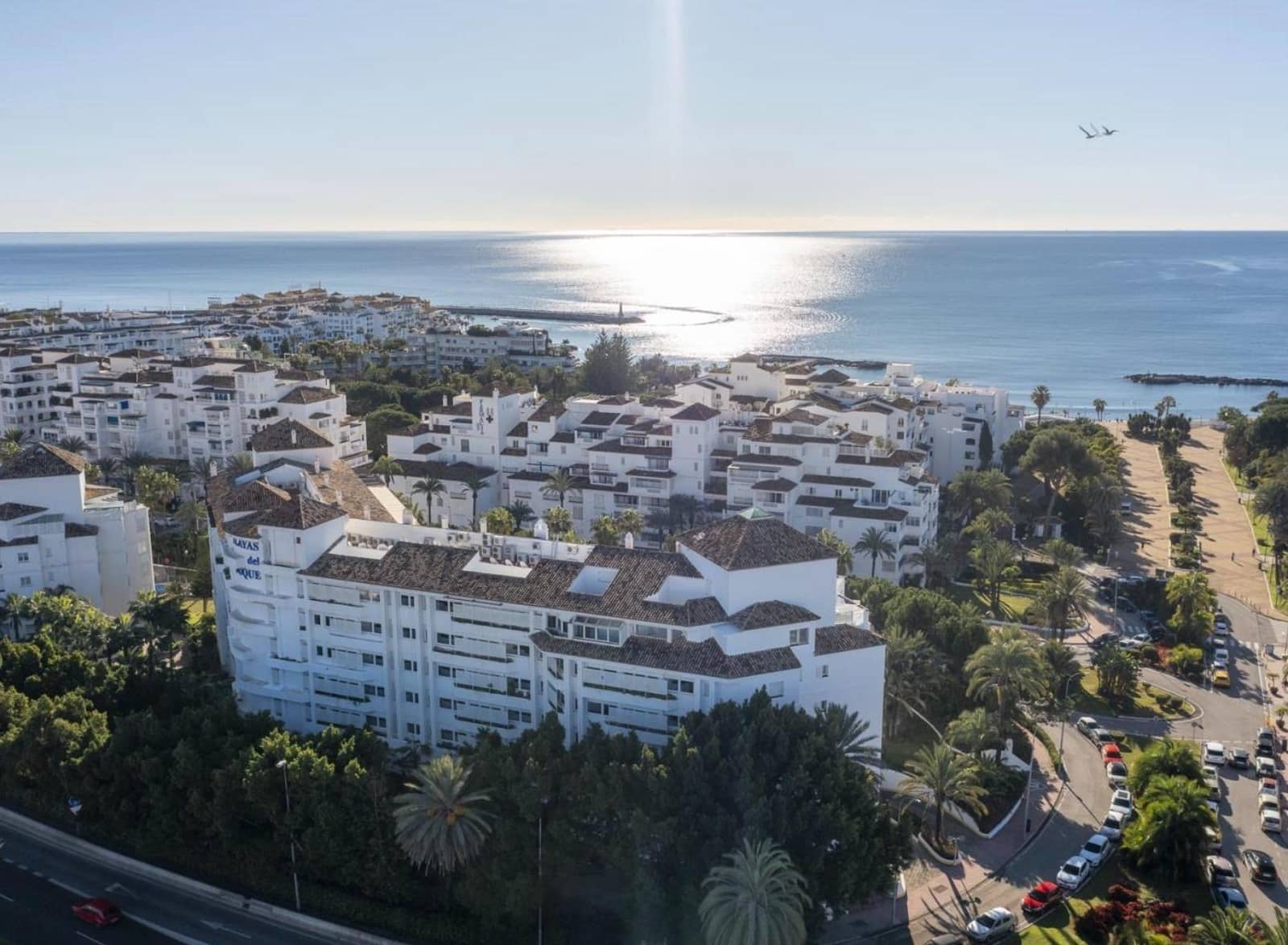 2 bedroom Apartment for sale in Marbella with pool garage - € 850,000 (Ref: 9059348)