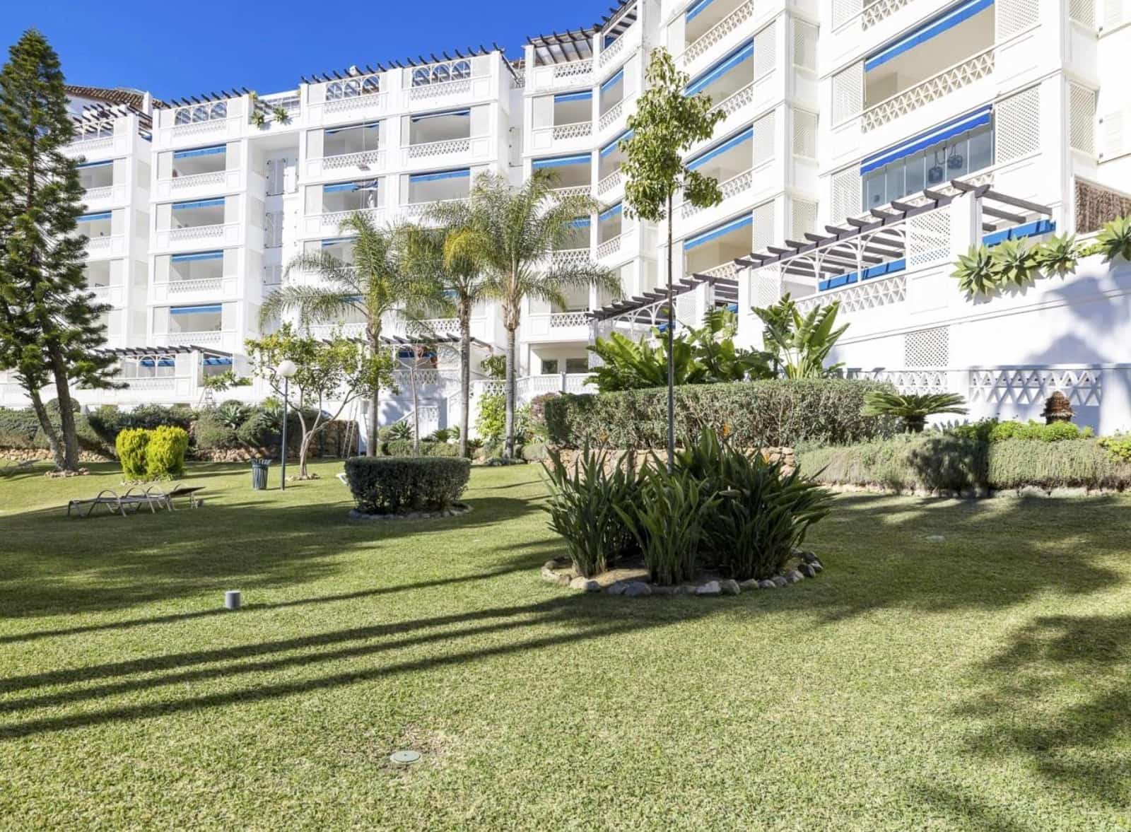 2 bedroom Apartment for sale in Marbella with pool garage - € 850,000 (Ref: 9059348)