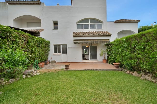 2 soveværelse Rækkehus til salg i Las Lomas, Estepona med swimmingpool garage - € 360.000 (Ref: 9147166)