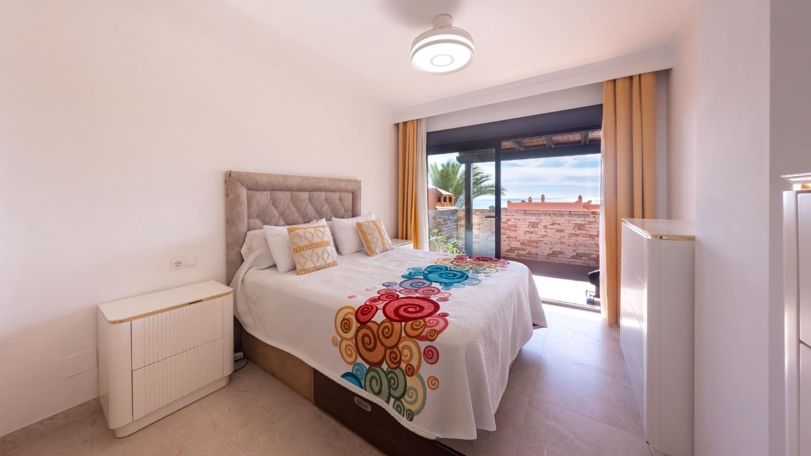 3 bedroom Flat for sale in Estepona with pool garage - € 480,000 (Ref: 9396017)