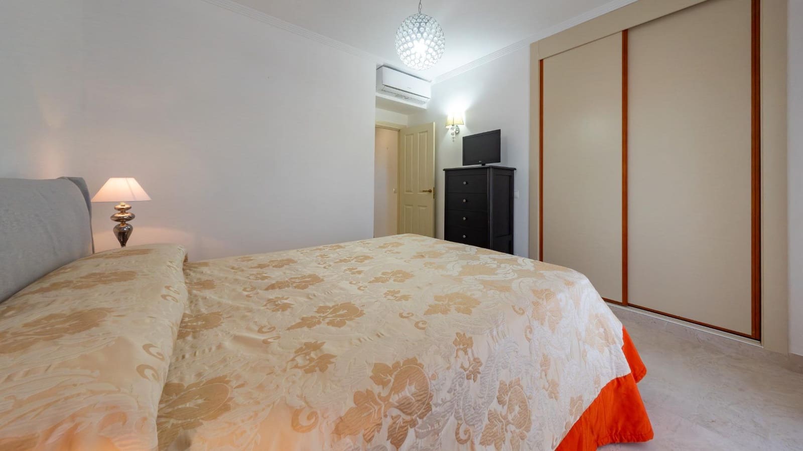 3 bedroom Flat for sale in Estepona with pool garage - € 480,000 (Ref: 9396017)