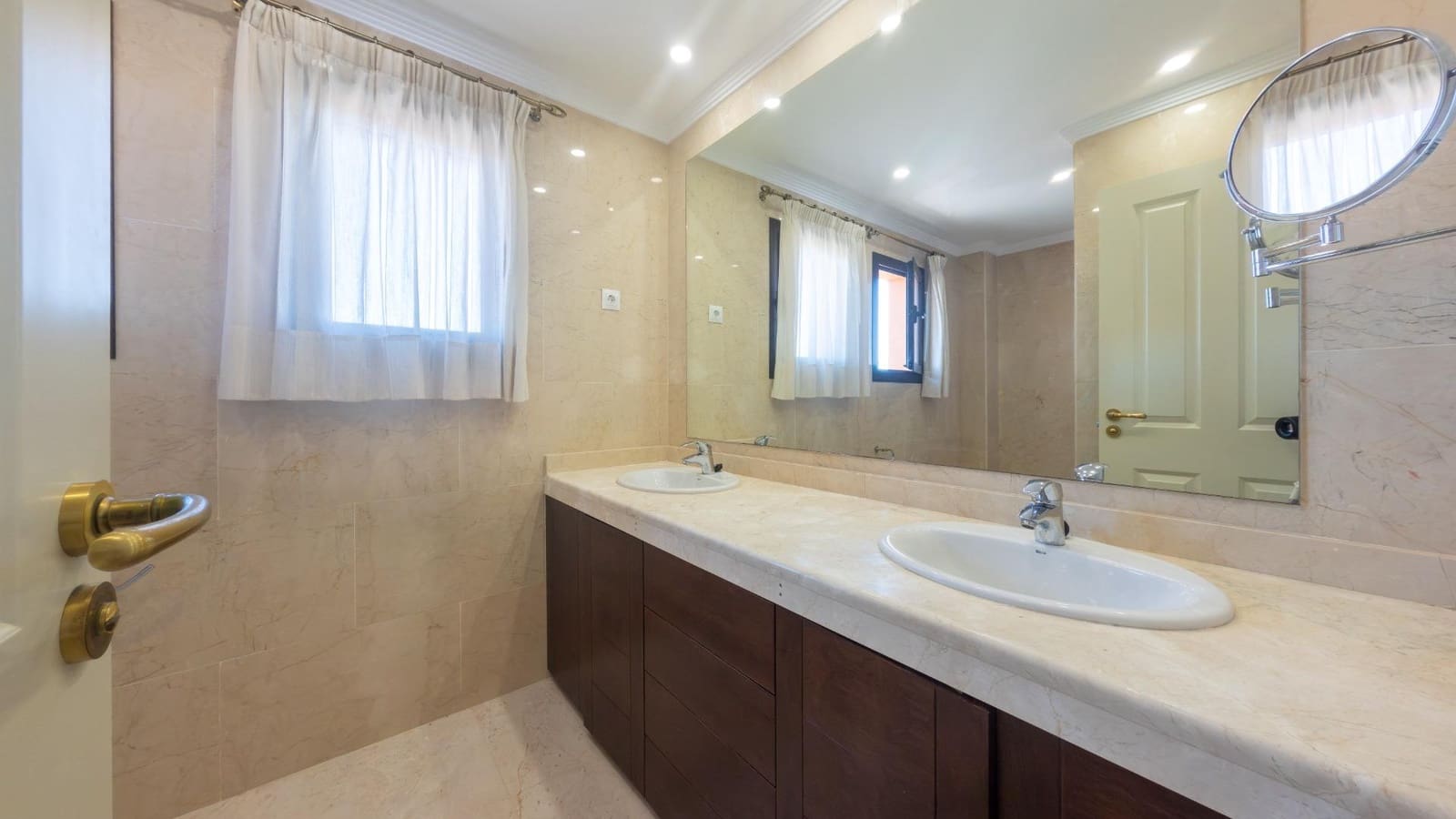 3 bedroom Flat for sale in Estepona with pool garage - € 480,000 (Ref: 9396017)