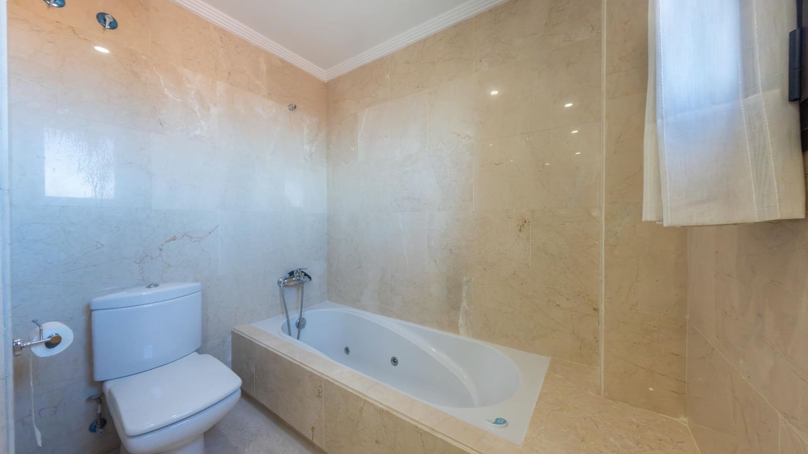 3 bedroom Flat for sale in Estepona with pool garage - € 480,000 (Ref: 9396017)