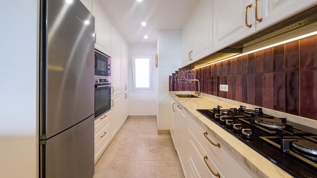 3 bedroom Flat for sale in Estepona with pool garage - € 480,000 (Ref: 9396017)