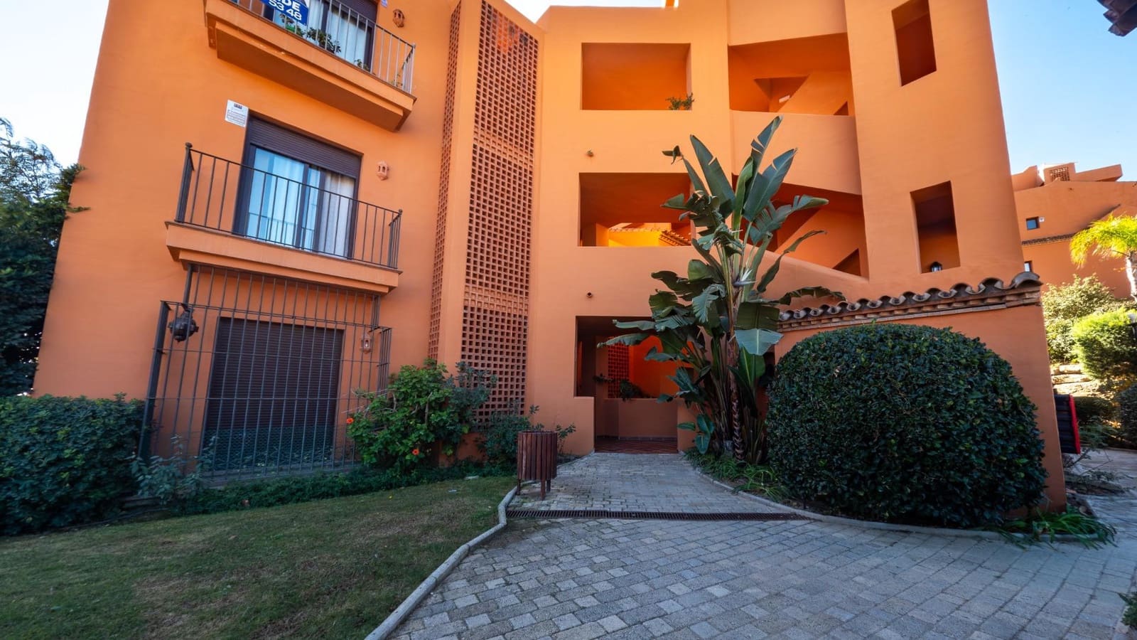 3 bedroom Flat for sale in Estepona with pool garage - € 480,000 (Ref: 9396017)