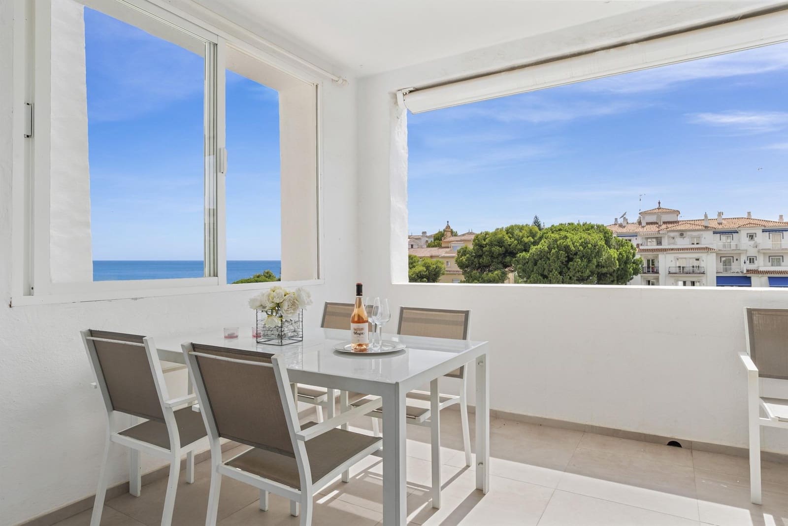 3 bedroom Beach Apartment for sale in Marbella with pool garage - € 1,385,000 (Ref: 9427230)
