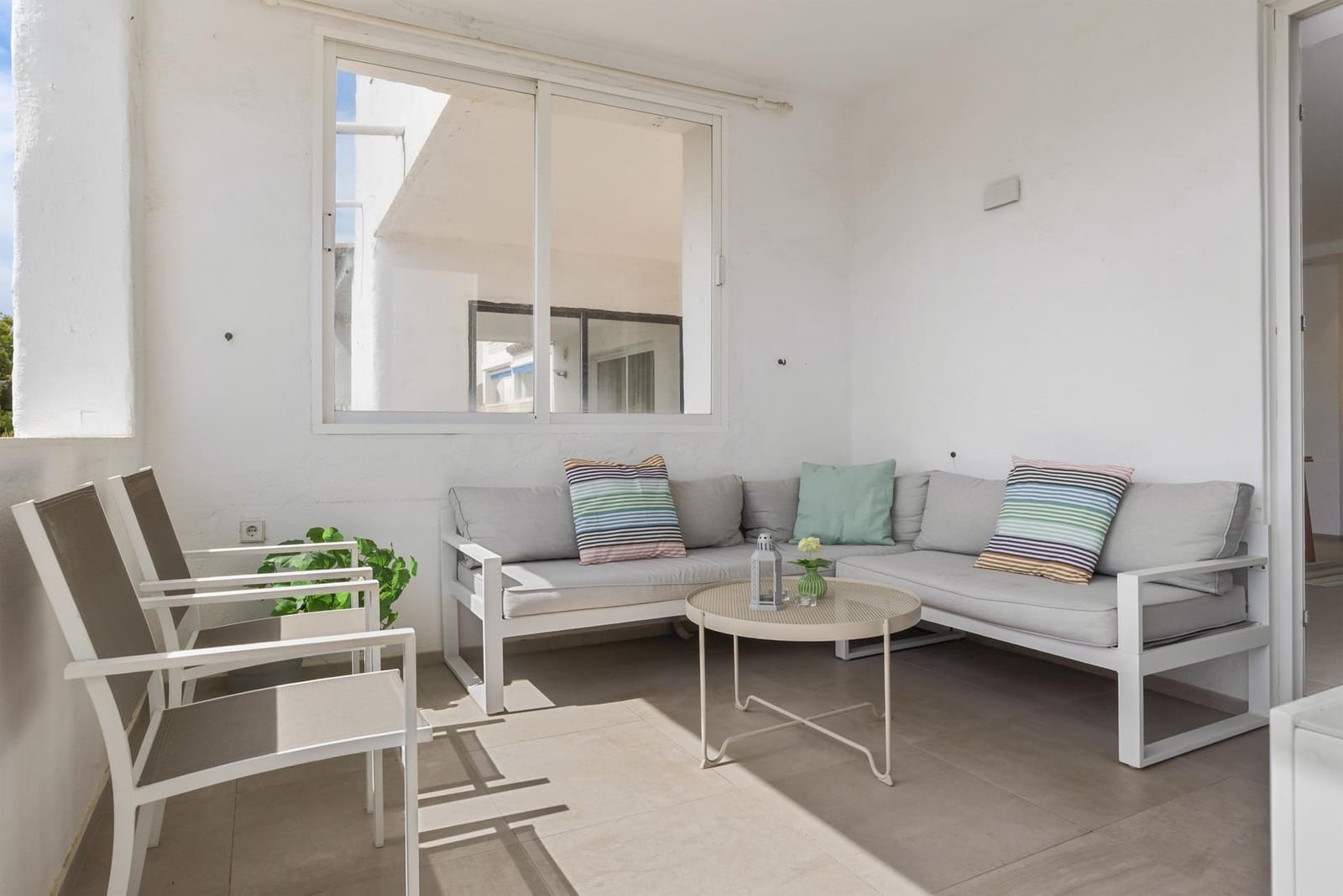 3 bedroom Beach Apartment for sale in Marbella with pool garage - € 1,385,000 (Ref: 9427230)