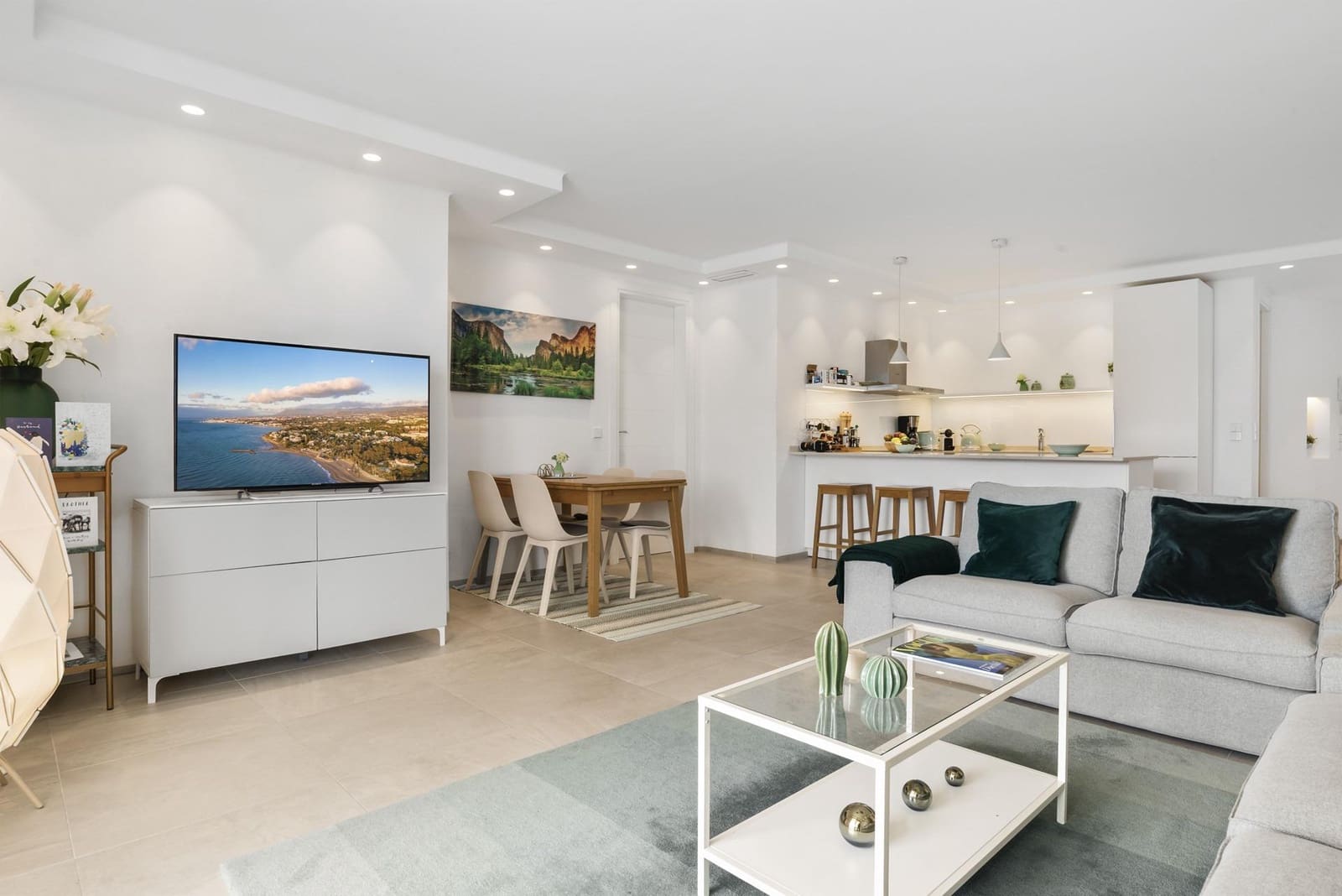 3 bedroom Beach Apartment for sale in Marbella with pool garage - € 1,385,000 (Ref: 9427230)