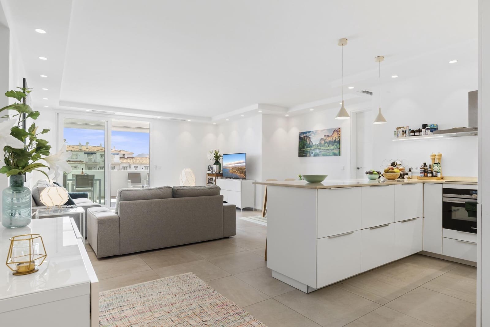 3 bedroom Beach Apartment for sale in Marbella with pool garage - € 1,385,000 (Ref: 9427230)