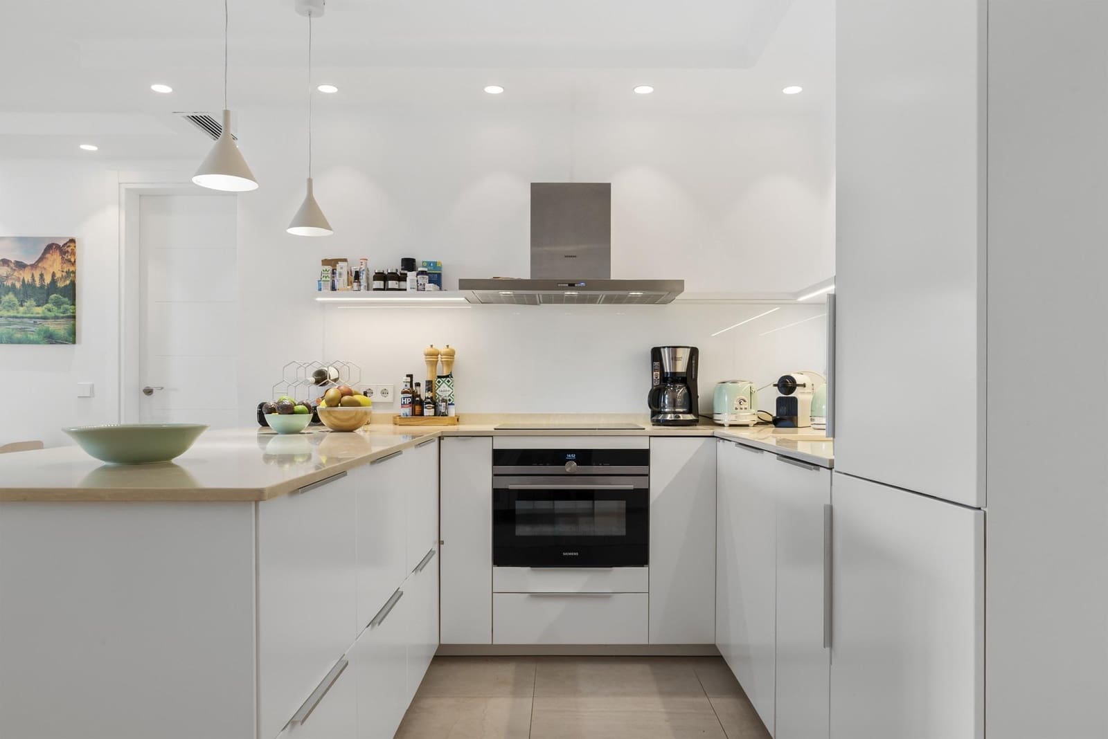 3 bedroom Beach Apartment for sale in Marbella with pool garage - € 1,385,000 (Ref: 9427230)