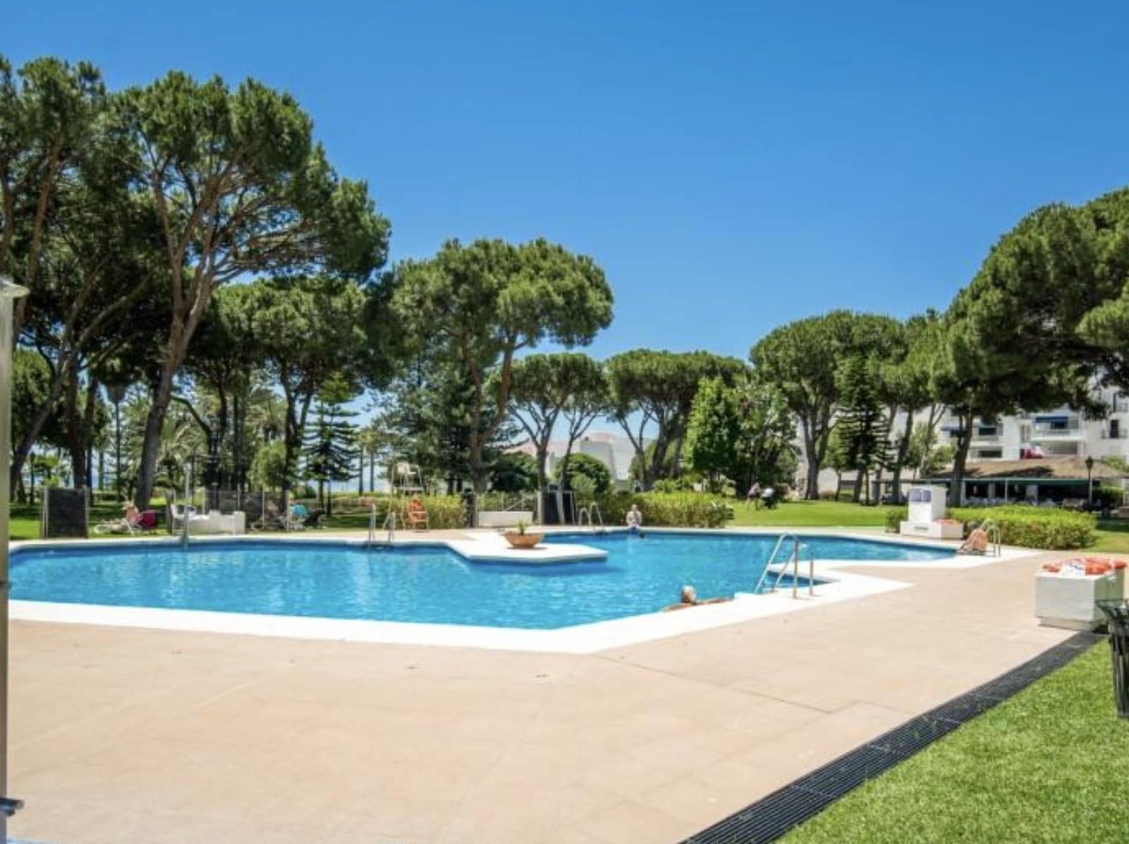 3 bedroom Beach Apartment for sale in Marbella with pool garage - € 1,385,000 (Ref: 9427230)