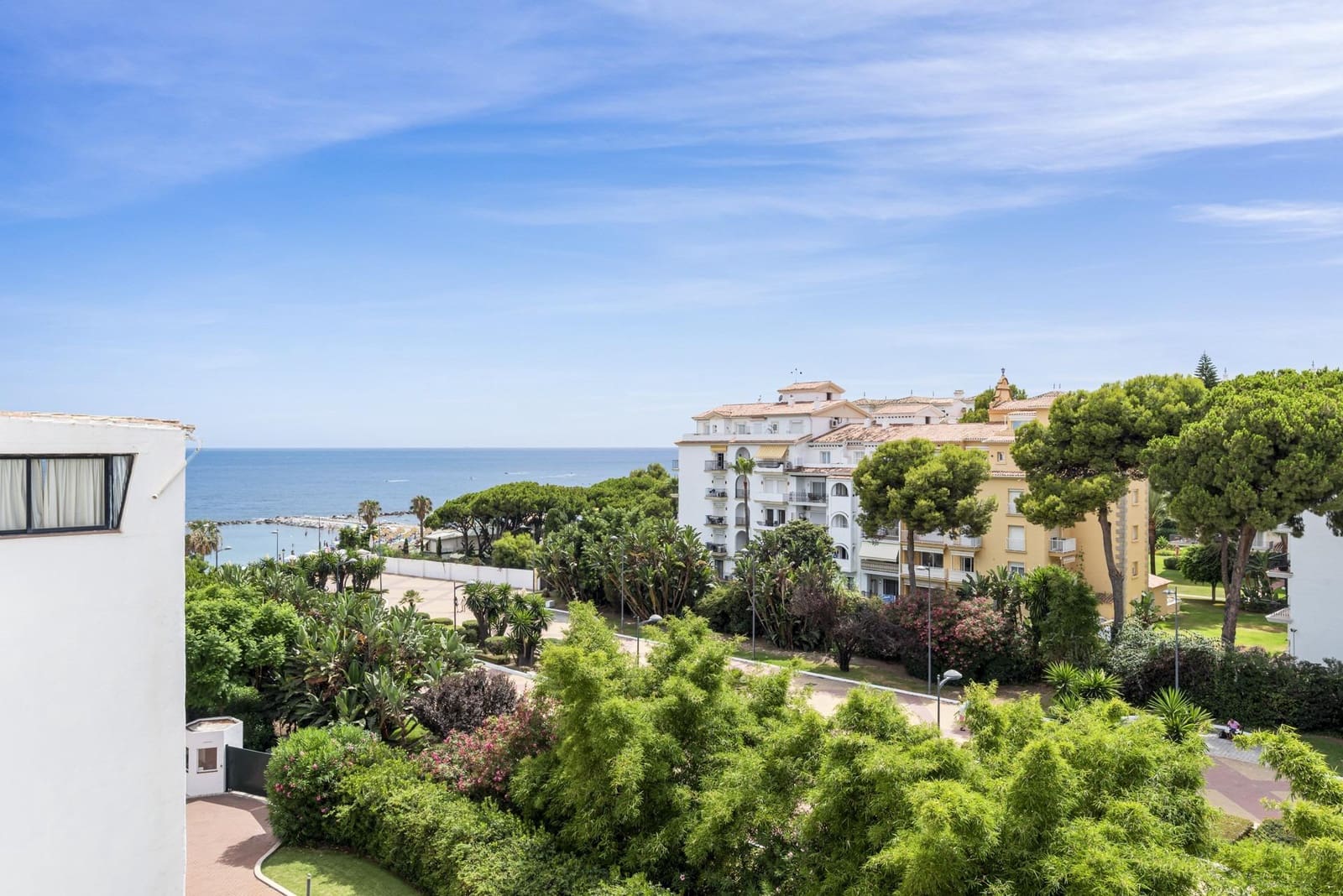 3 bedroom Beach Apartment for sale in Marbella with pool garage - € 1,385,000 (Ref: 9427230)