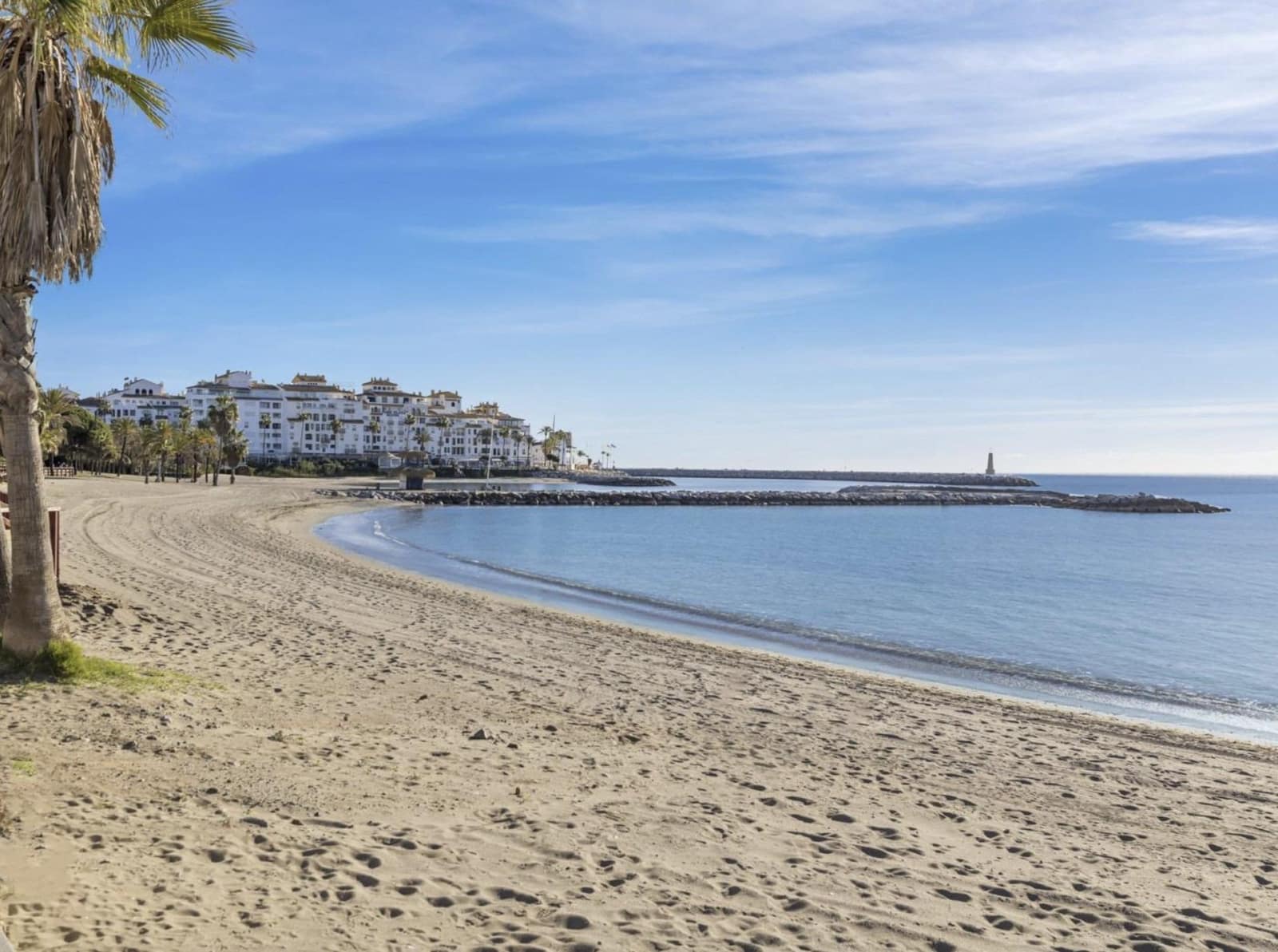 3 bedroom Beach Apartment for sale in Marbella with pool garage - € 1,385,000 (Ref: 9427230)