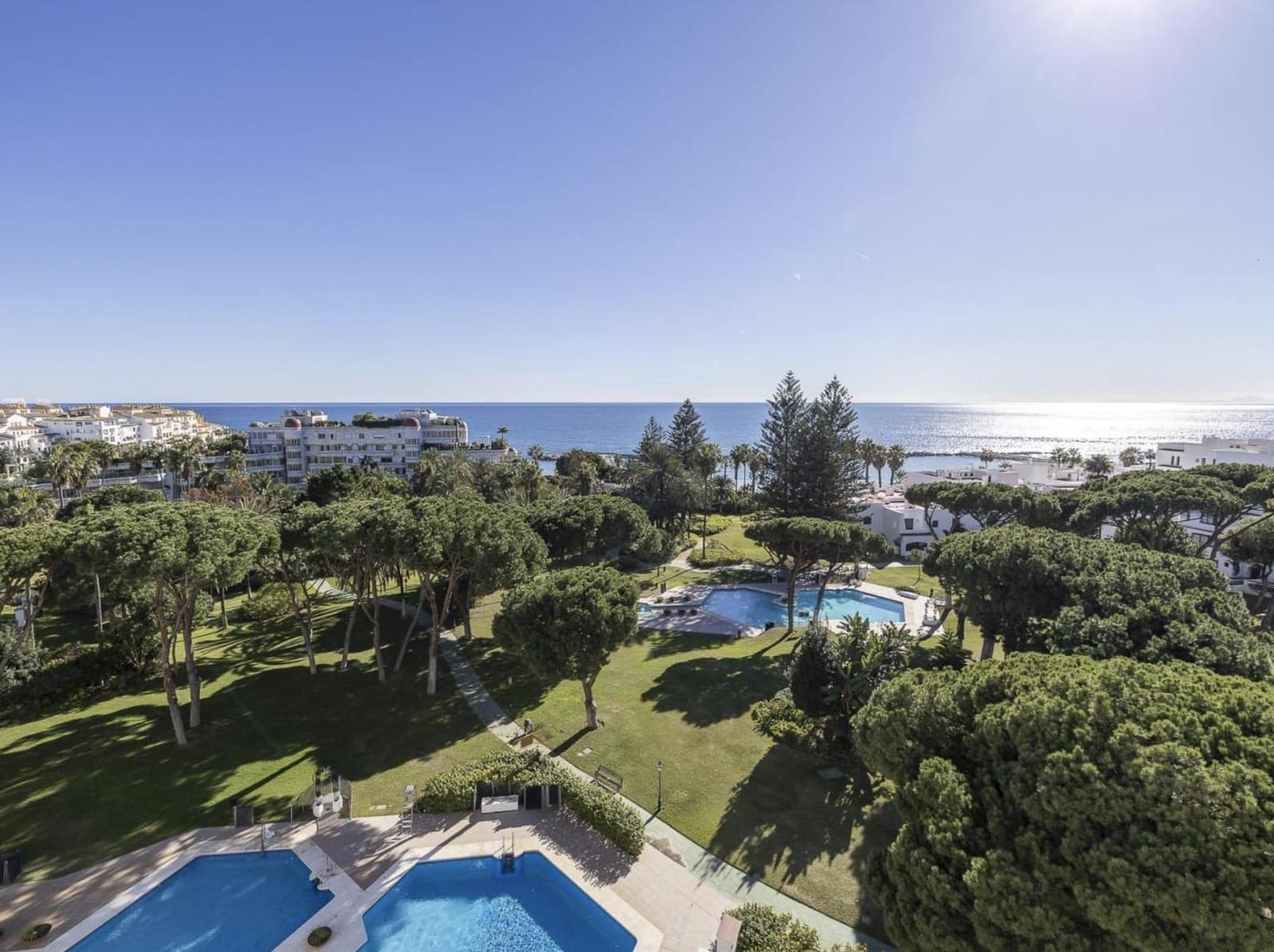 3 bedroom Beach Apartment for sale in Marbella with pool garage - € 1,385,000 (Ref: 9427230)