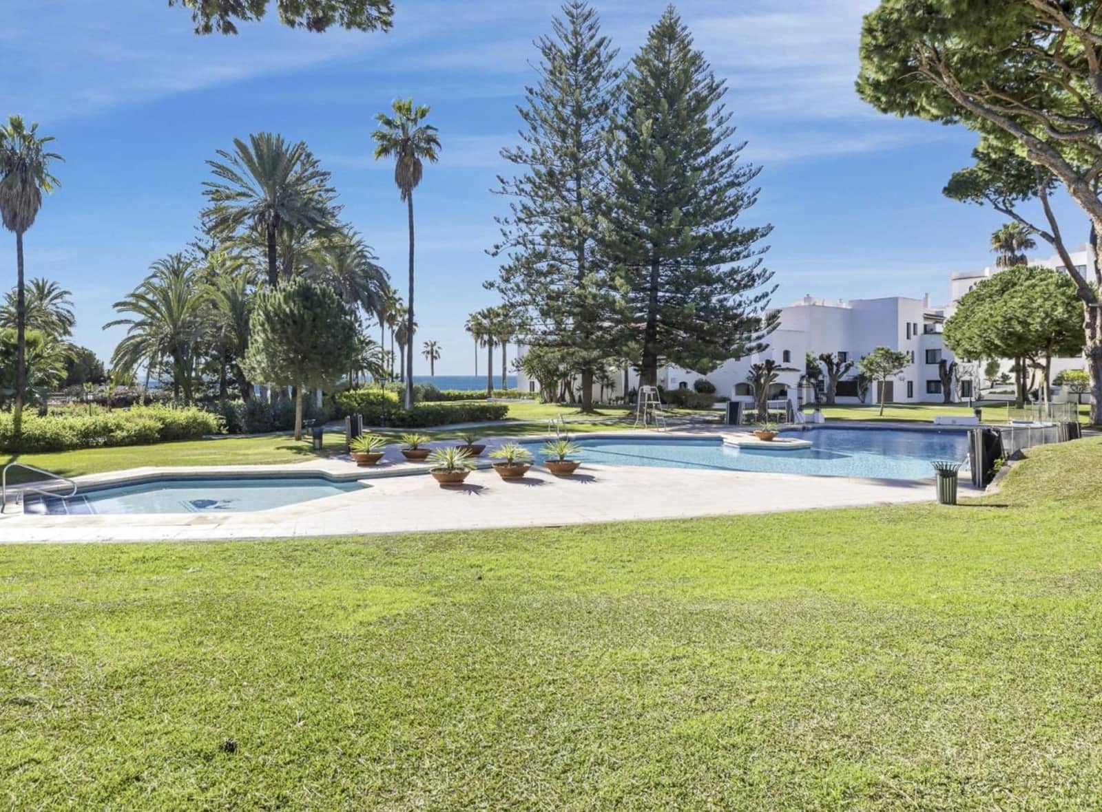 3 bedroom Beach Apartment for sale in Marbella with pool garage - € 1,385,000 (Ref: 9427230)
