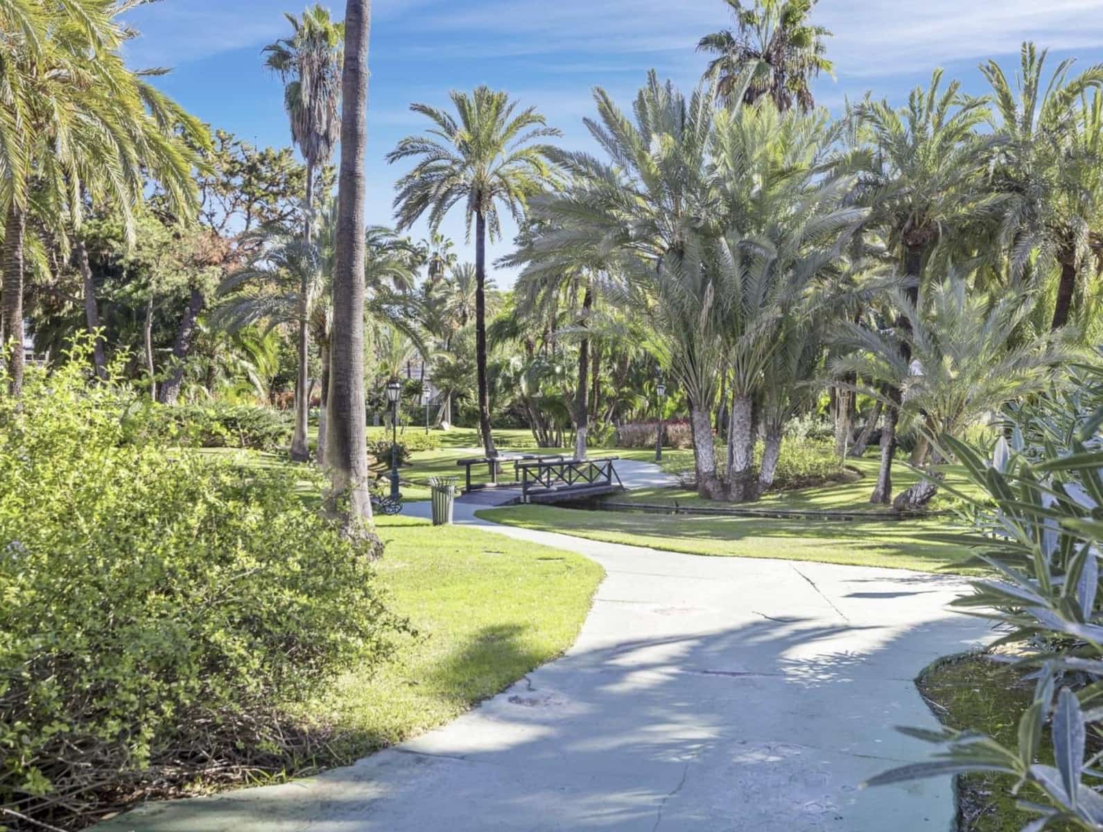 3 bedroom Beach Apartment for sale in Marbella with pool garage - € 1,385,000 (Ref: 9427230)