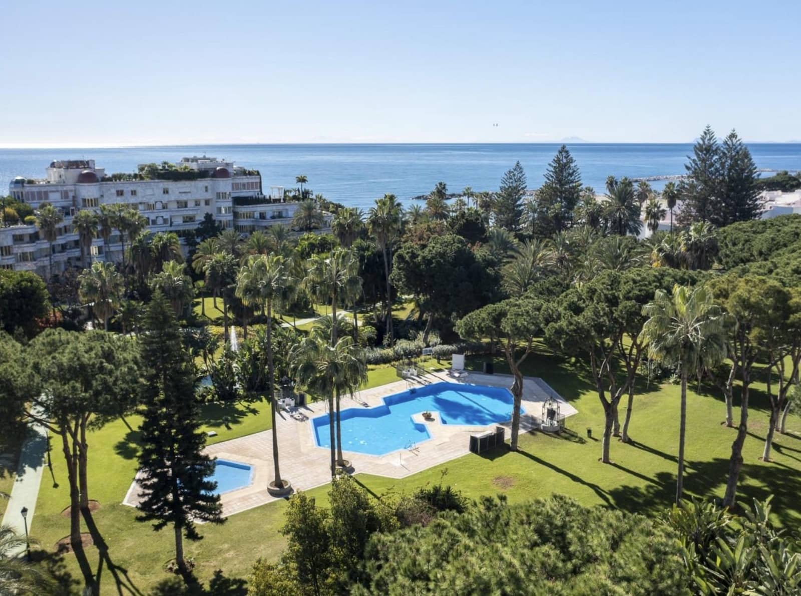 3 bedroom Beach Apartment for sale in Marbella with pool garage - € 1,385,000 (Ref: 9427230)