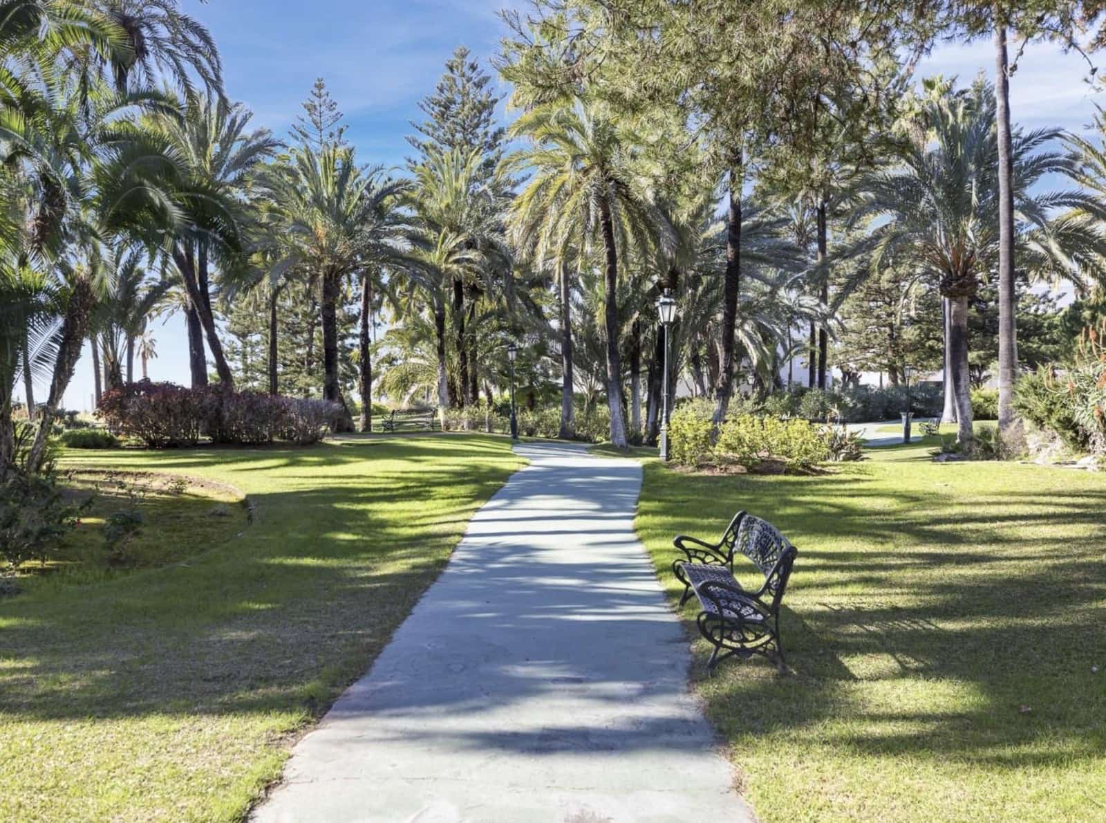 3 bedroom Beach Apartment for sale in Marbella with pool garage - € 1,385,000 (Ref: 9427230)