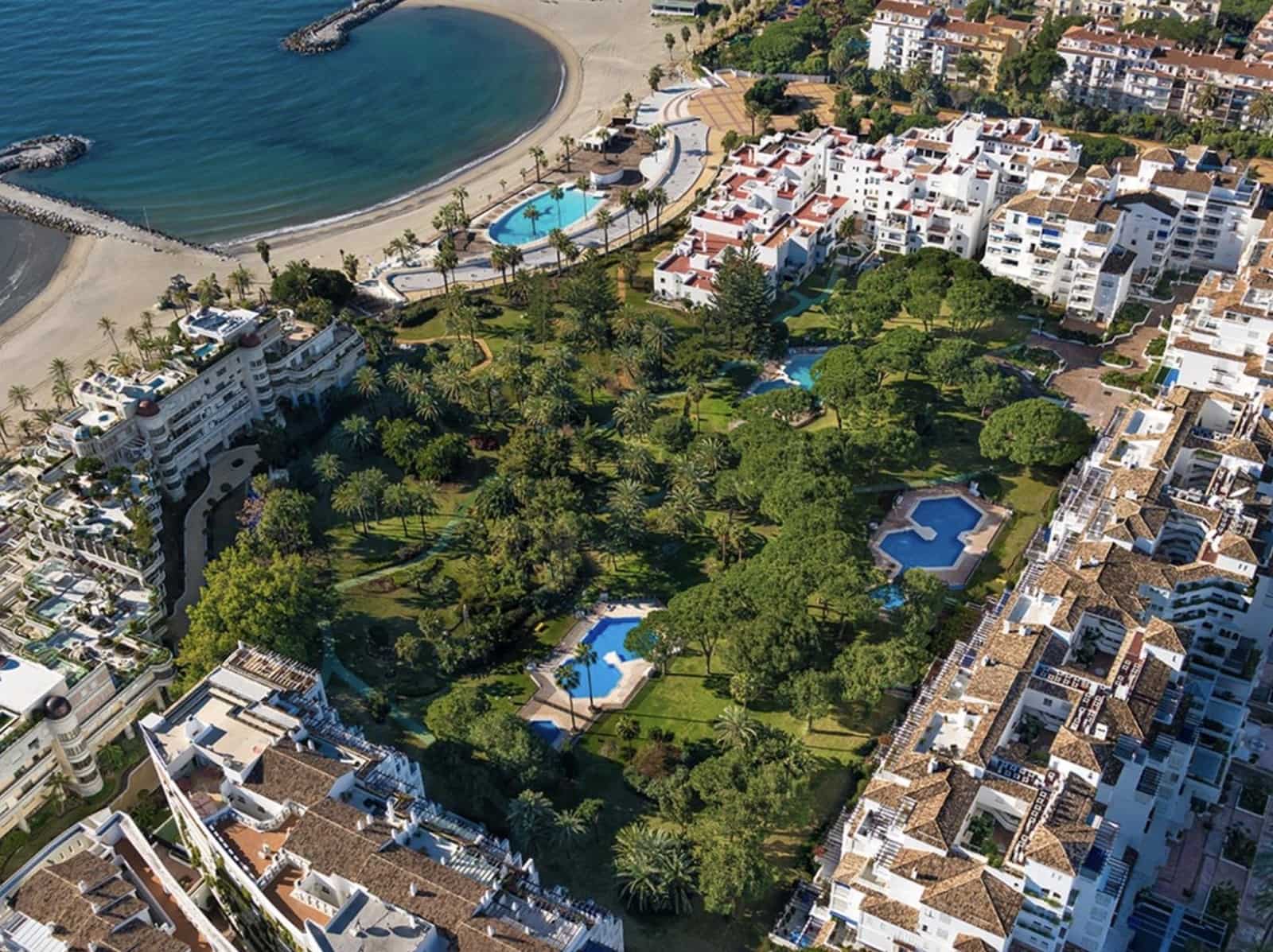 3 bedroom Beach Apartment for sale in Marbella with pool garage - € 1,385,000 (Ref: 9427230)