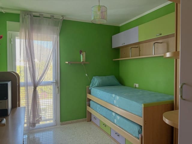 3 slaapkamer Flat te koop in Huerta Nueva, Estepona met garage - € 235.000 (Ref: 9474919)