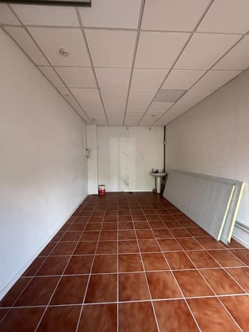 Commercieel te huur in Estepona - € 600 (Ref: 9504313)