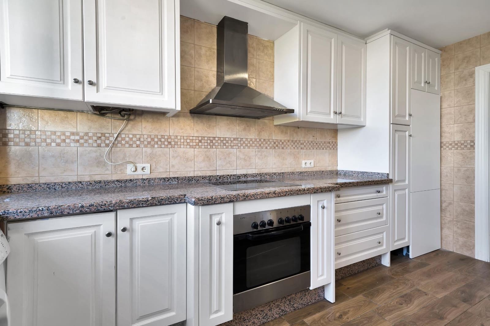 3 sypialnia Apartament na sprzedaż w Estepona - 379 900 € (Ref: 9533756)