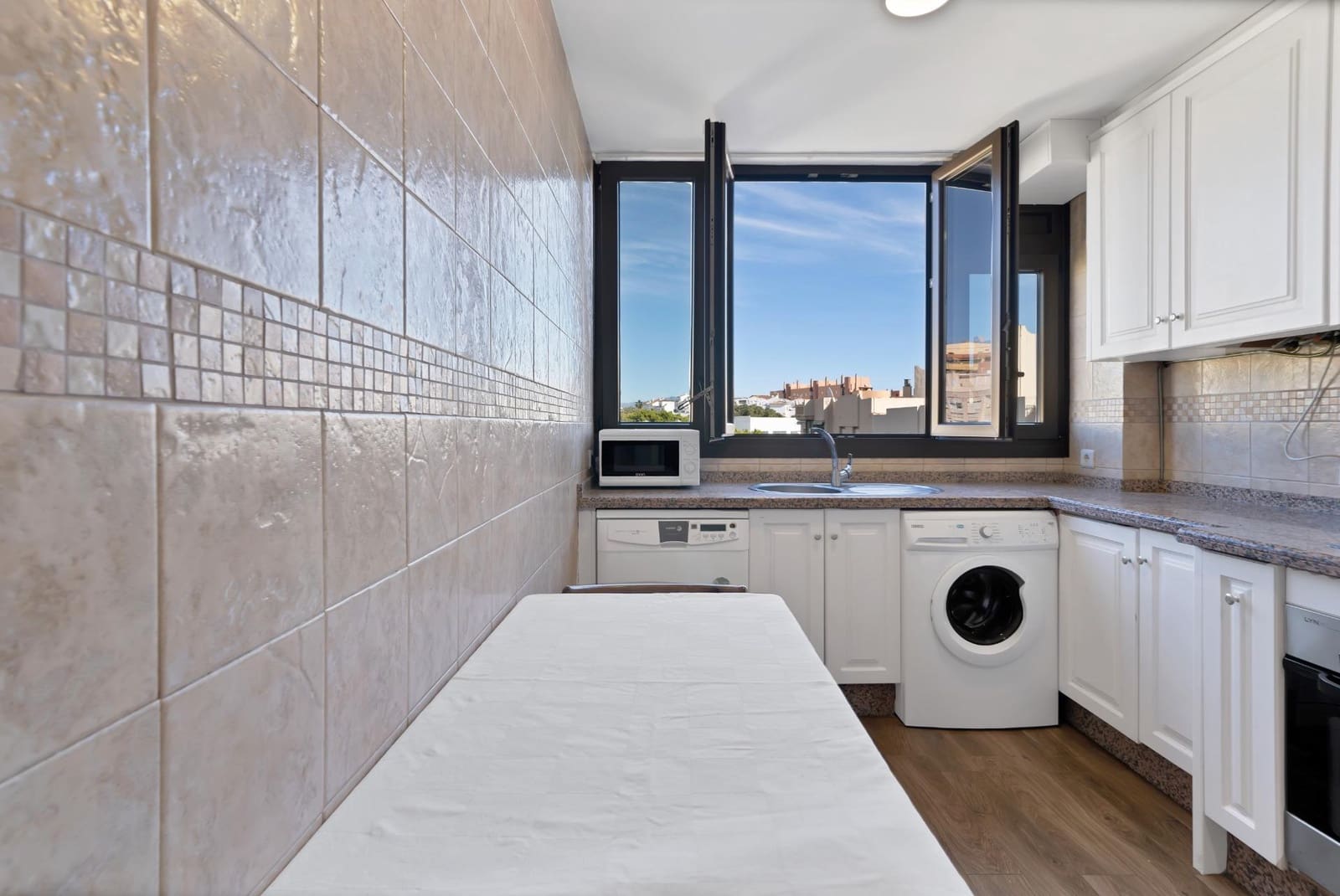 3 sypialnia Apartament na sprzedaż w Estepona - 379 900 € (Ref: 9533756)