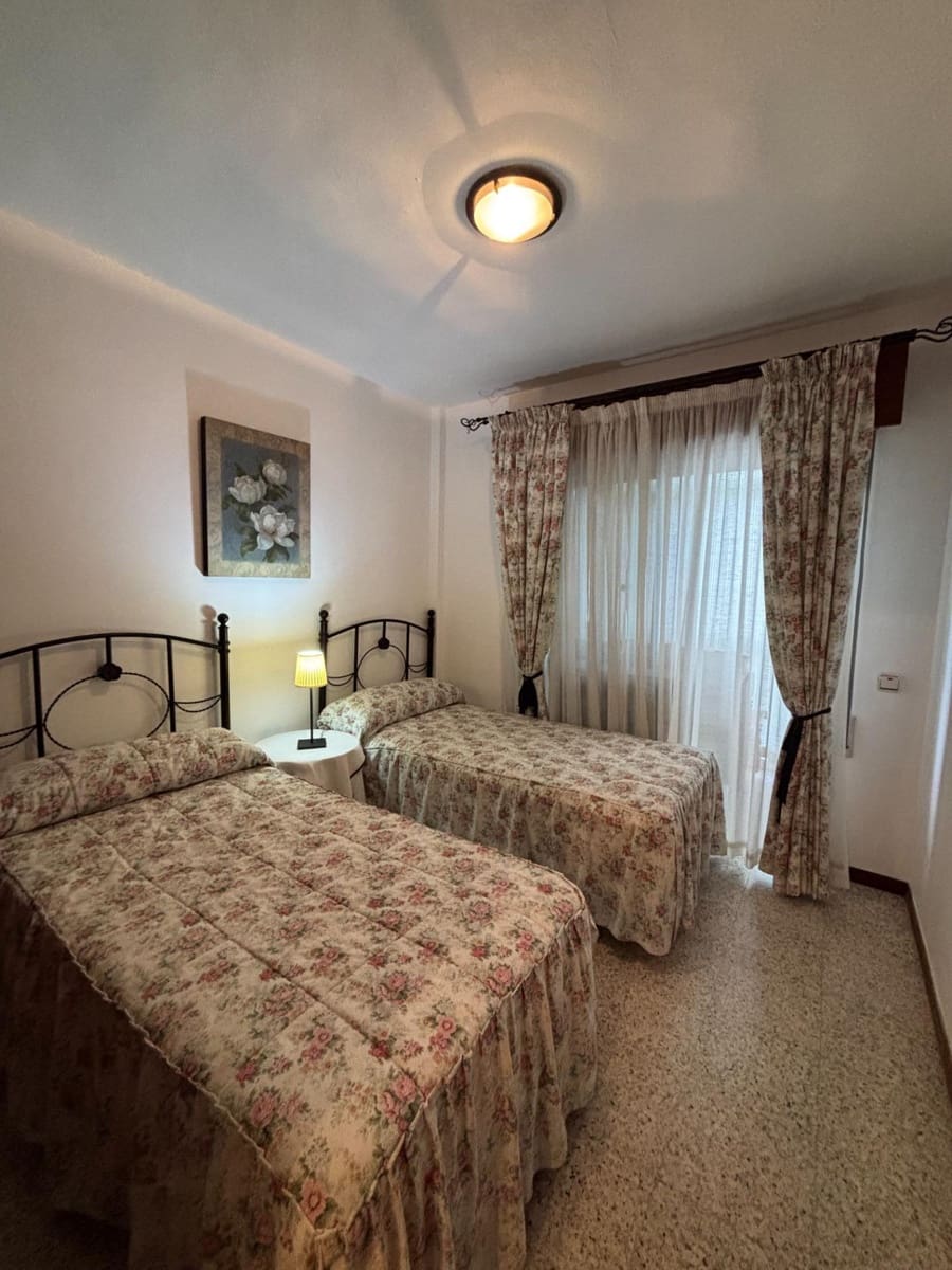 3 Zimmer Apartment zu vermieten in Estepona - 1.300 € (Ref: 9535959)