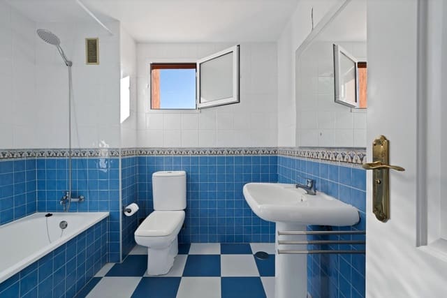 Ático de 2 habitaciones en Elviria, Marbella en venta con garaje - 312.000 € (Ref: 9548221)