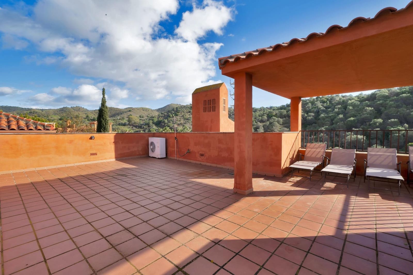 Ático de 2 habitaciones en Elviria en venta con garaje - 312.000 € (Ref: 9548221)