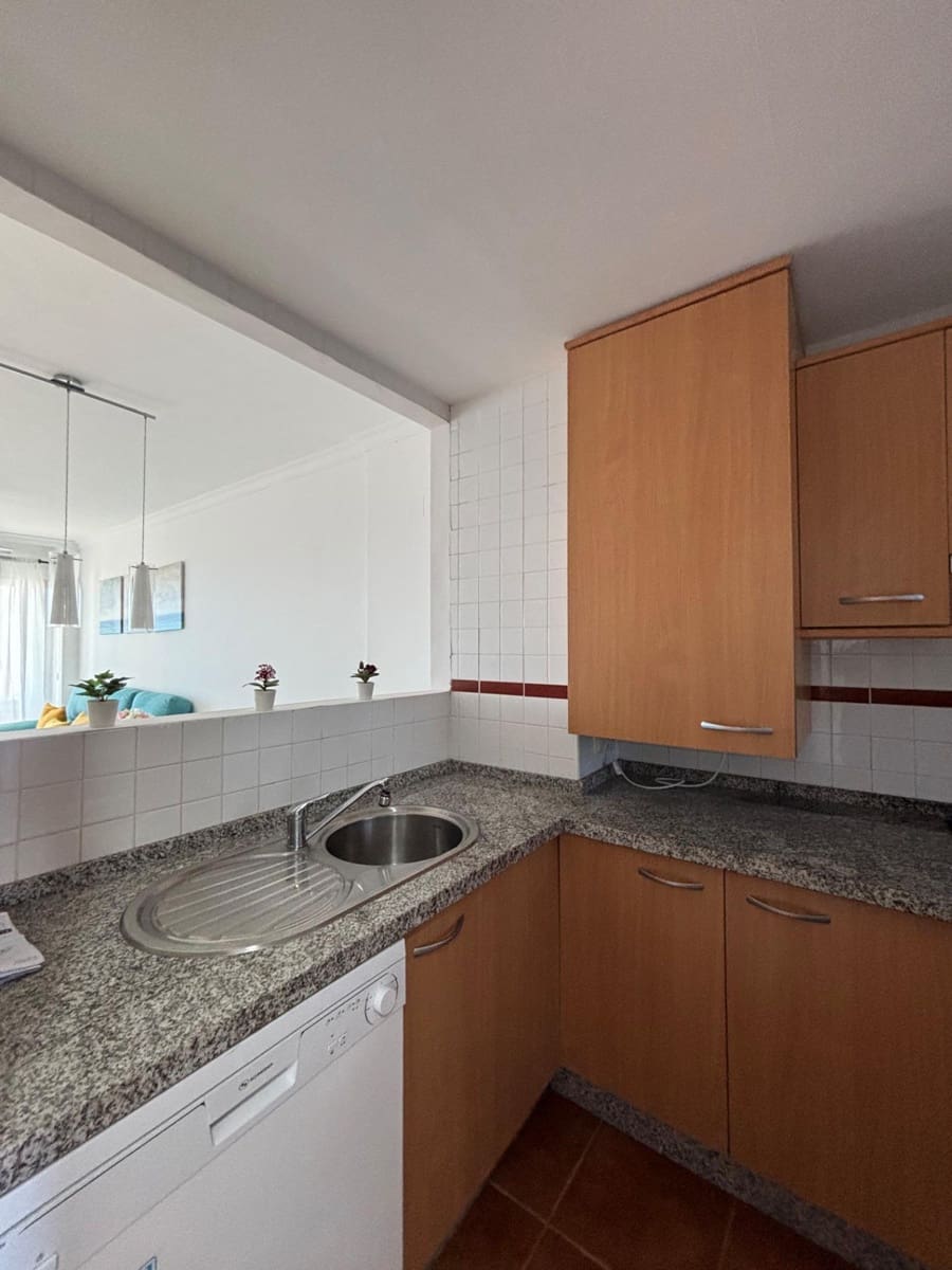 2 soveværelse Lejlighed til leje i Manilva med garage - € 1.150 (Ref: 9611562)