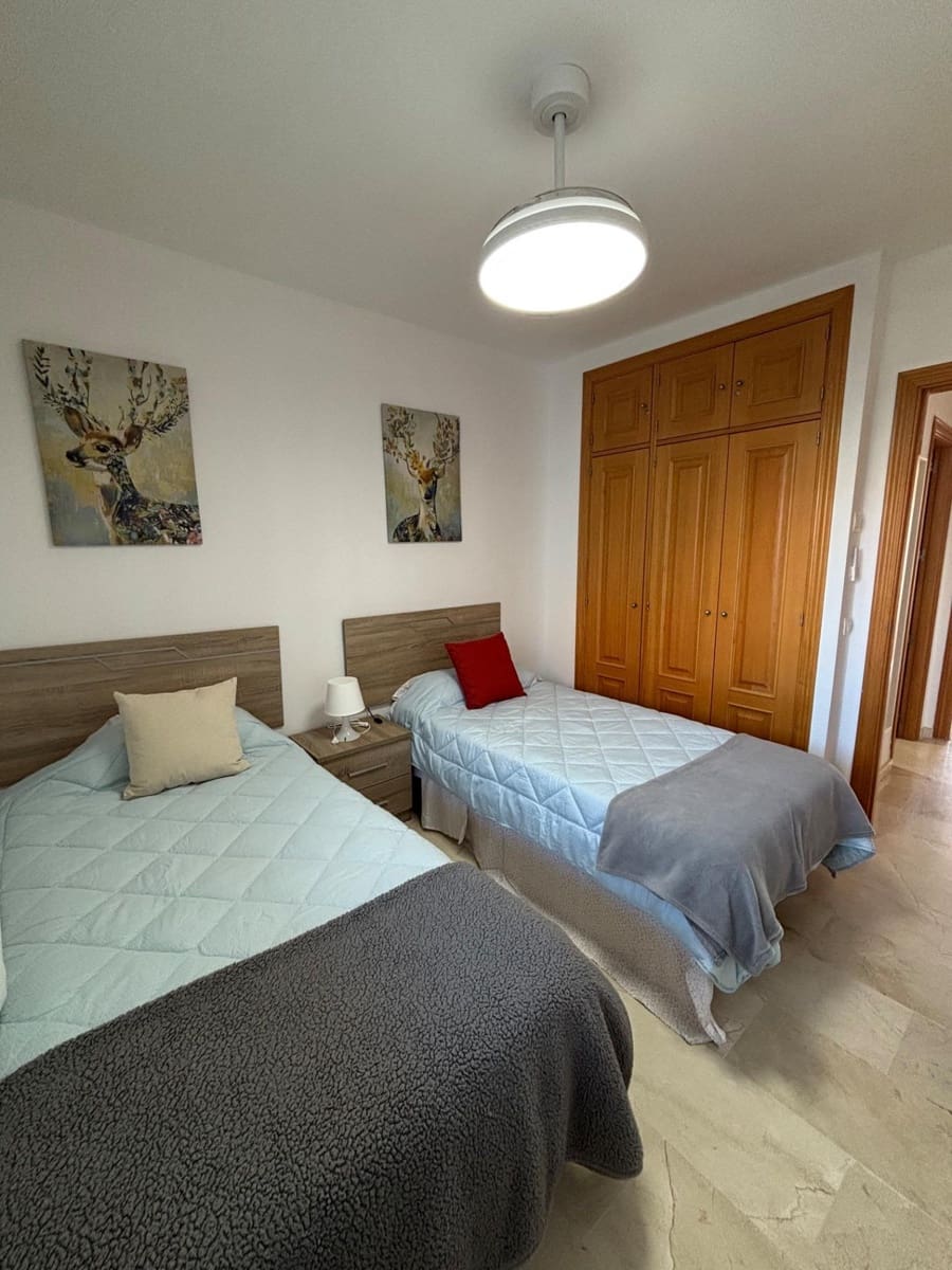 2 soveværelse Lejlighed til leje i Manilva med garage - € 1.150 (Ref: 9611562)