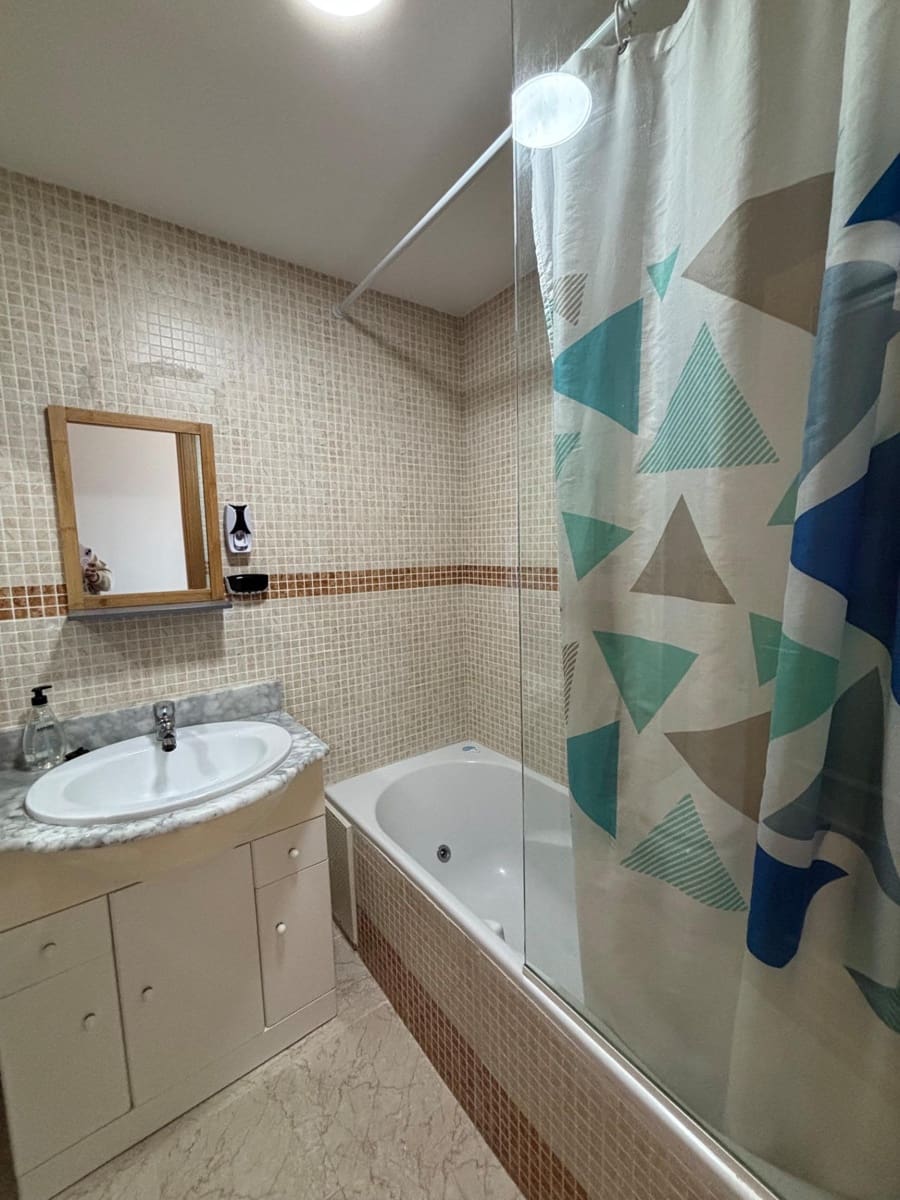 2 soveværelse Lejlighed til leje i Manilva med garage - € 1.150 (Ref: 9611562)