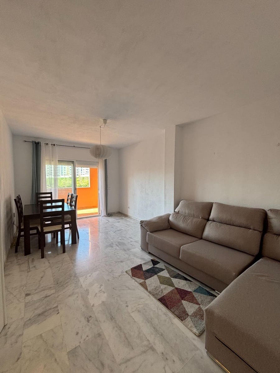 Ático de 2 habitaciones en Estepona en venta - 399.000 € (Ref: 9629995)