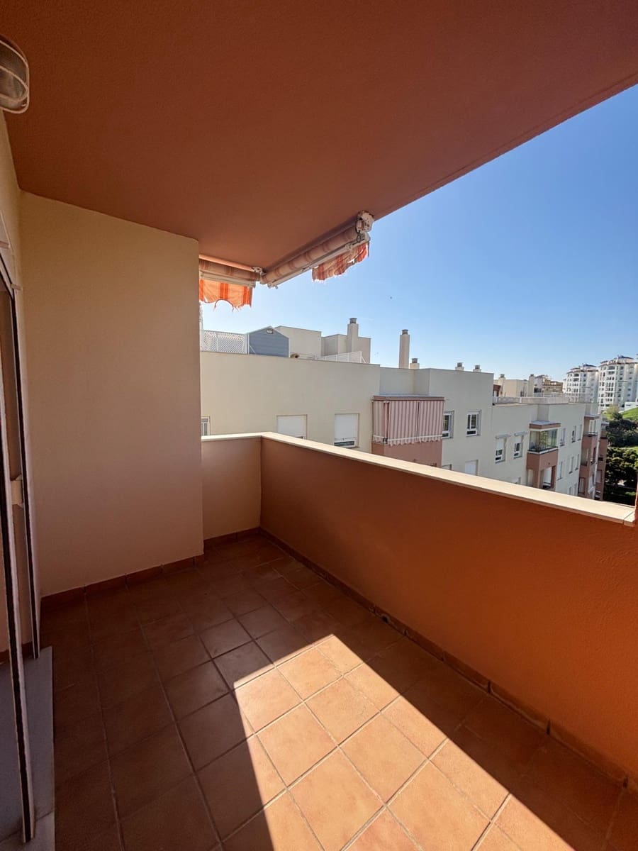 Ático de 2 habitaciones en Estepona en venta - 399.000 € (Ref: 9629995)