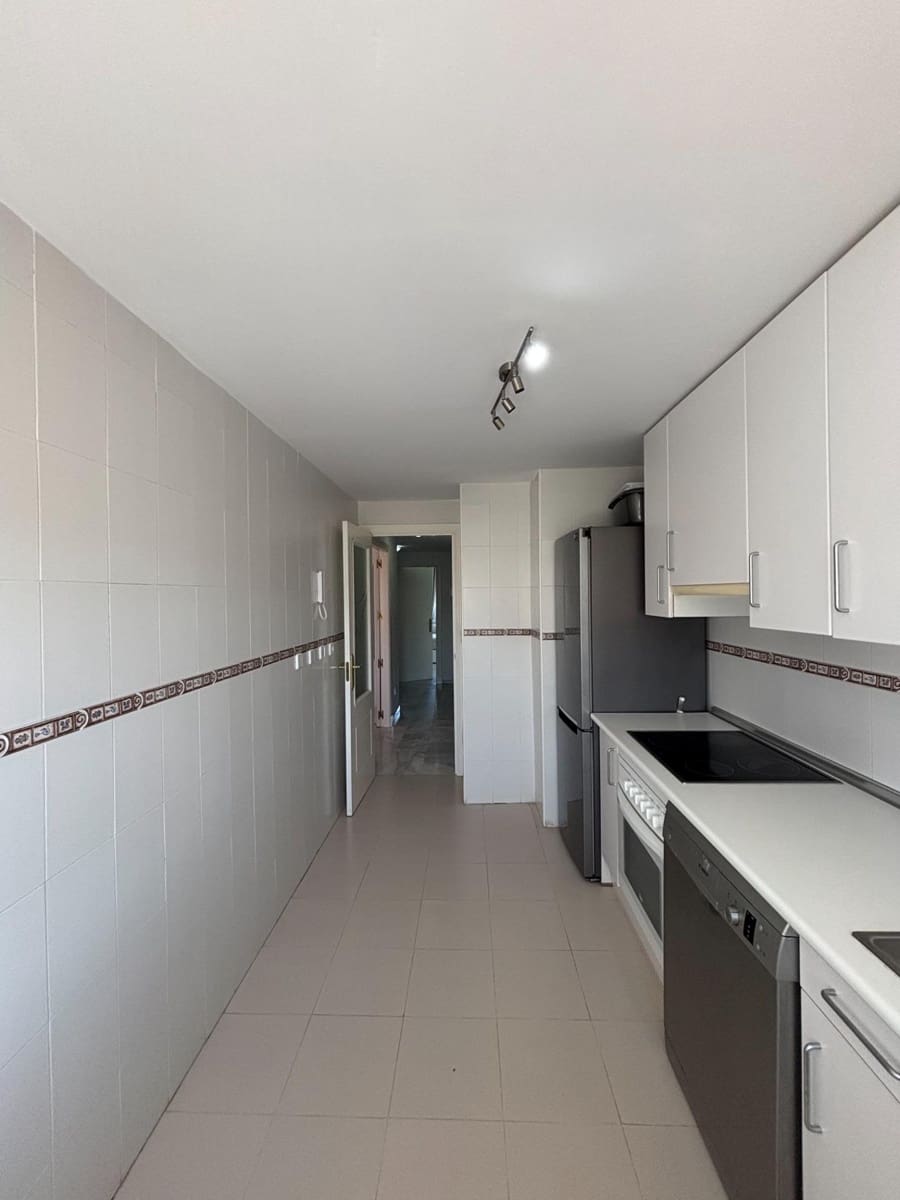 Ático de 2 habitaciones en Estepona en venta - 399.000 € (Ref: 9629995)