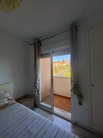 Ático de 2 habitaciones en Estepona en venta - 399.000 € (Ref: 9629995)